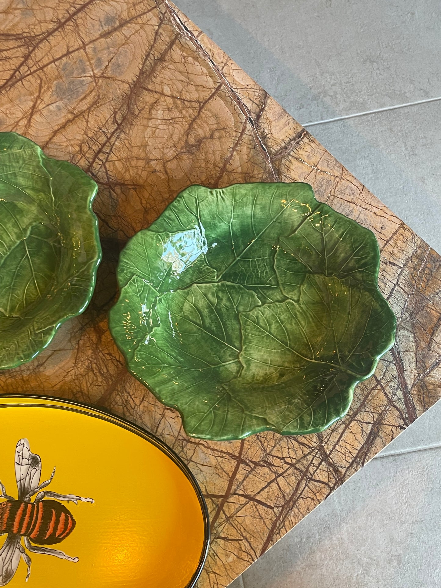 Mellem skål af vinblade - Italiensk porcelæn