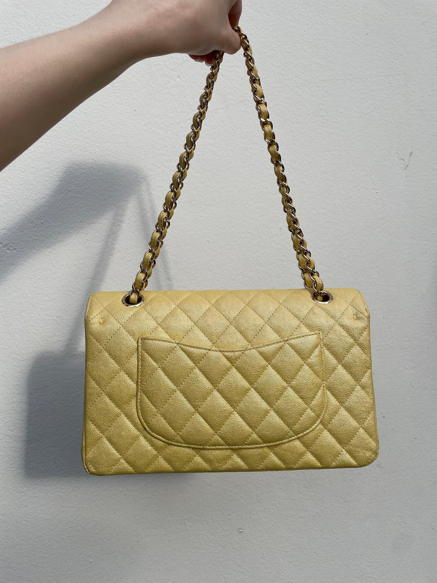 Chanel Classic Flap Bag - Medium - Limited Edition - Iridesent gul - Guld hardware