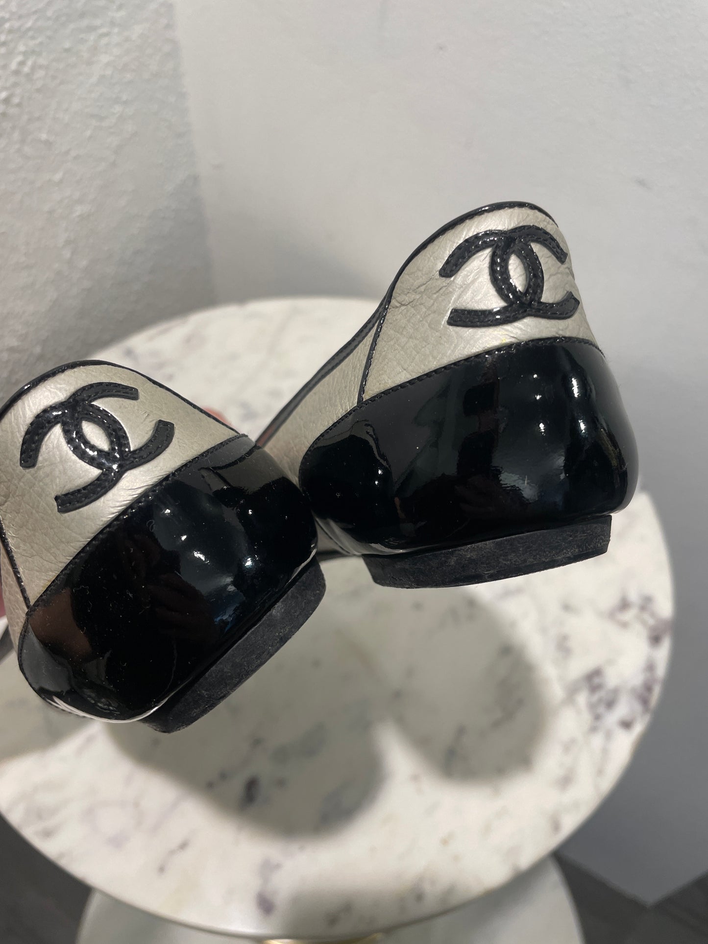 Chanel Ballerina Flats – Silver Leather with Black Patent Heel – EU 38