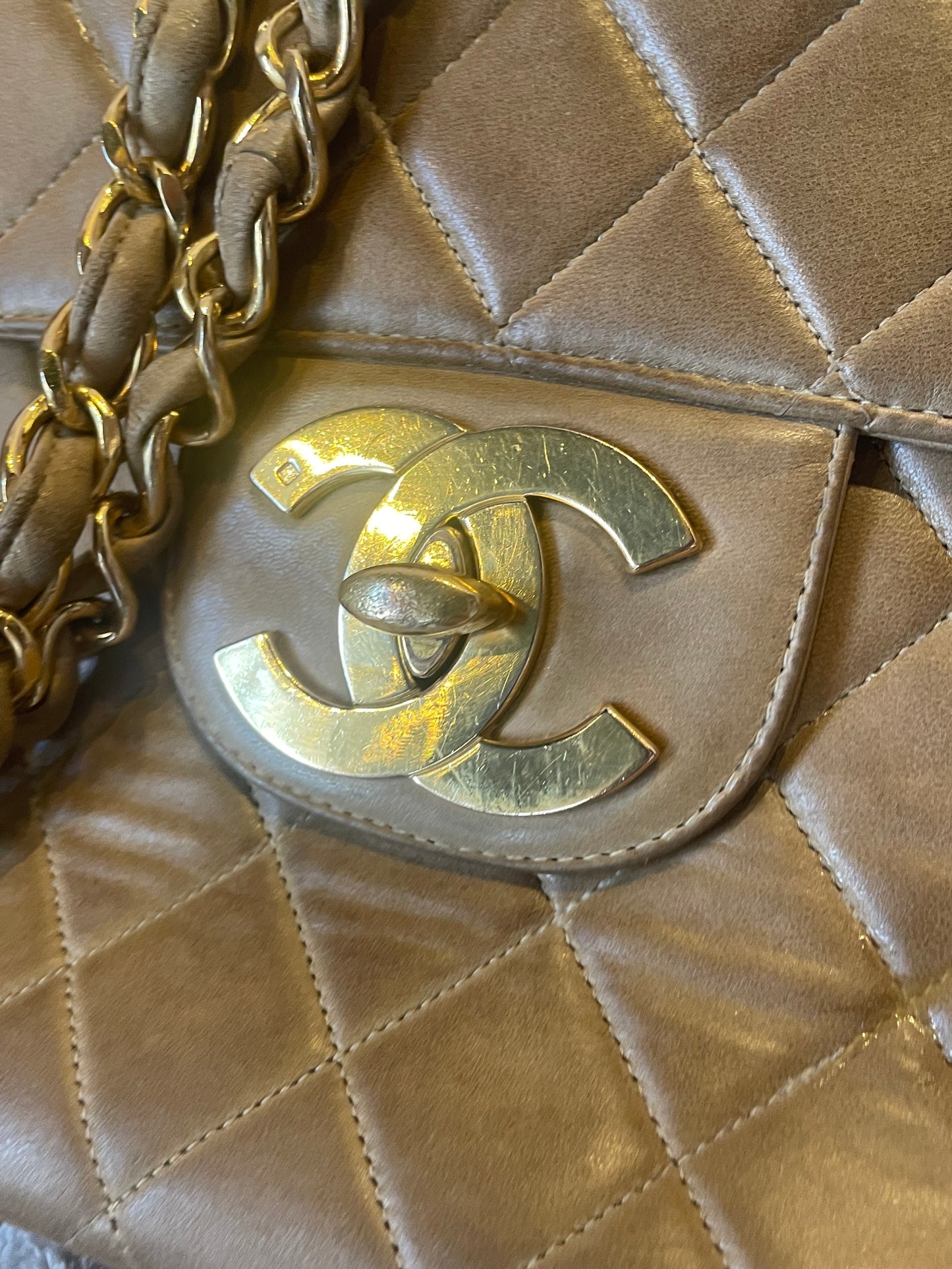 Vintage Chanel Single Flap Bag - Jumbo - Camel - 24k Guld hardware