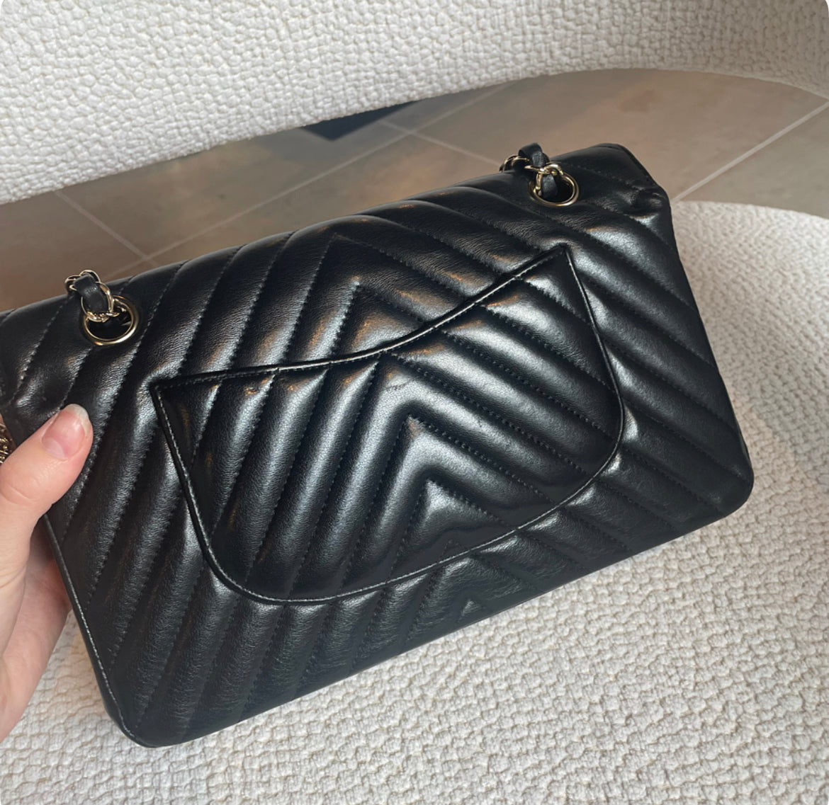 Chanel Classic Flap Bag - Medium - Chevron - Guld hardware