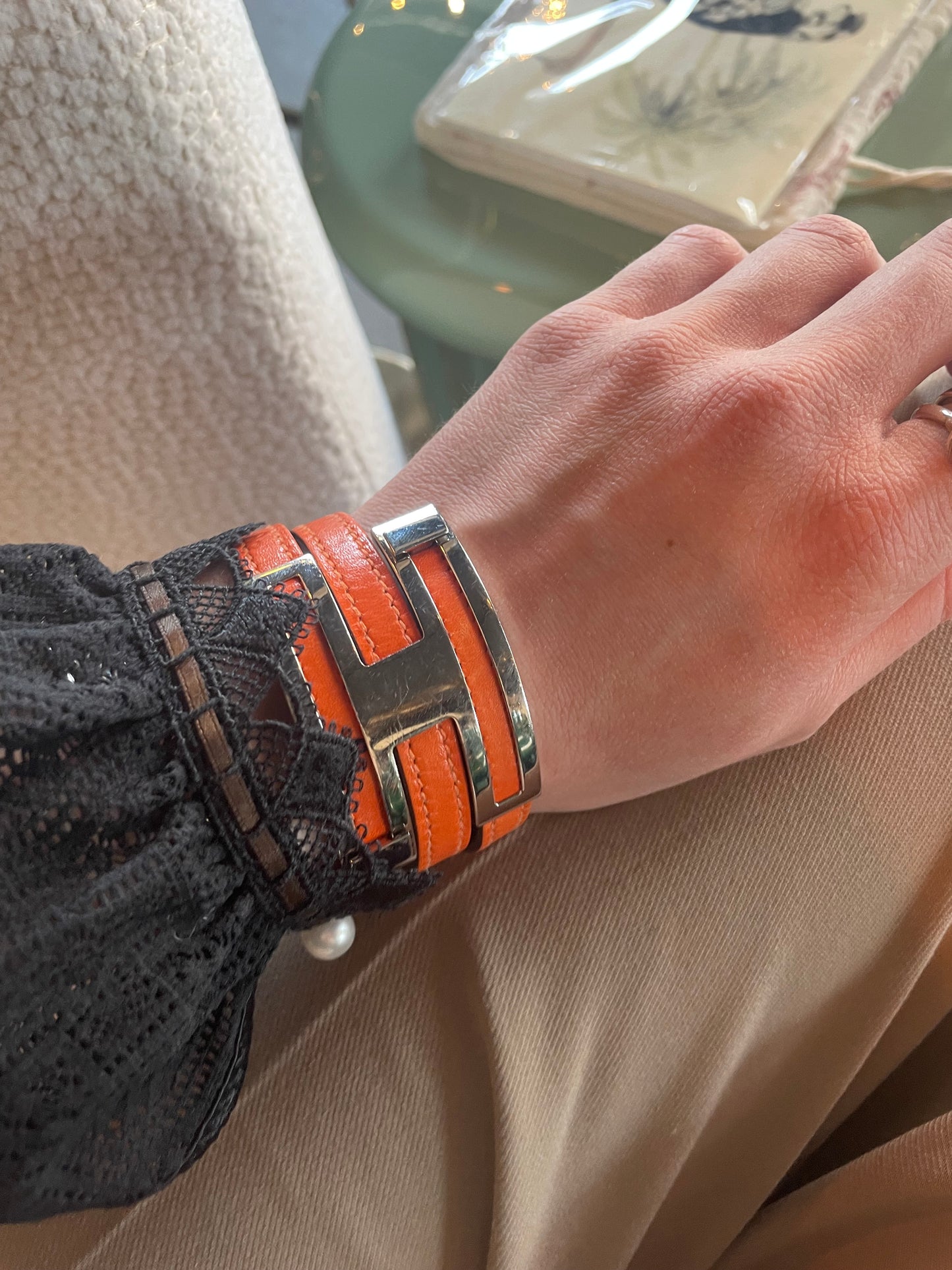 Hermés - fleksibelt H-armbånd - orange & sølv
