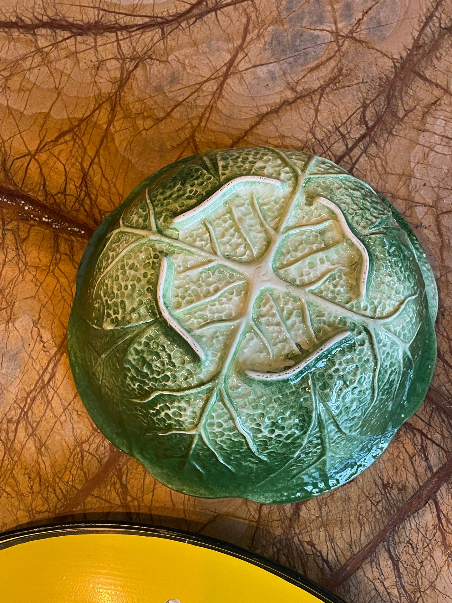 Medium skål af kålblade - Italiensk porcelæn