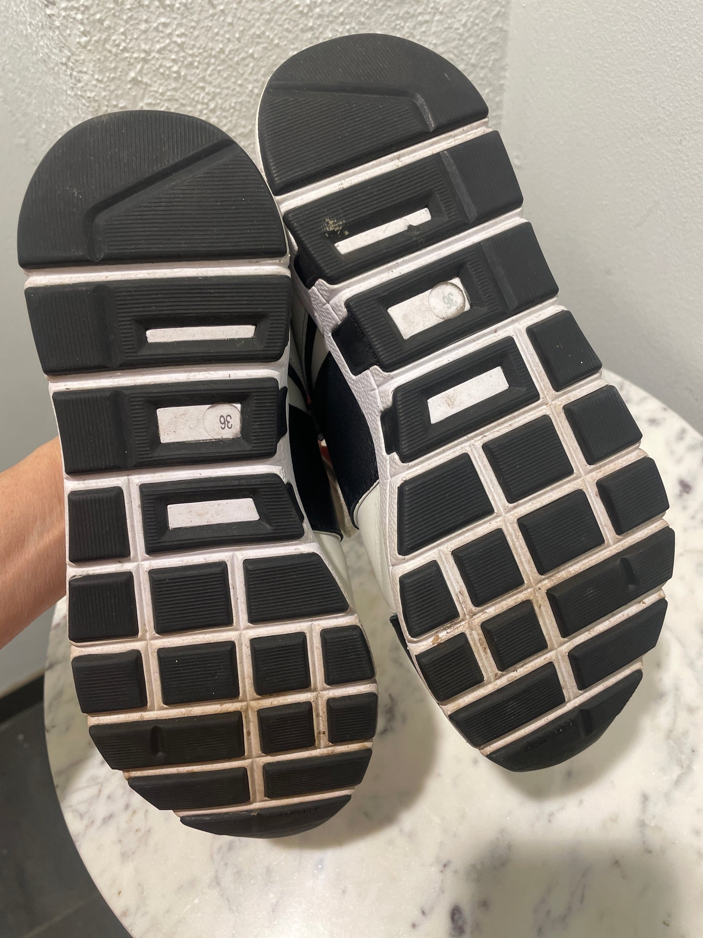 Gucci Black & White Interlocking G Leather Sneakers - 36