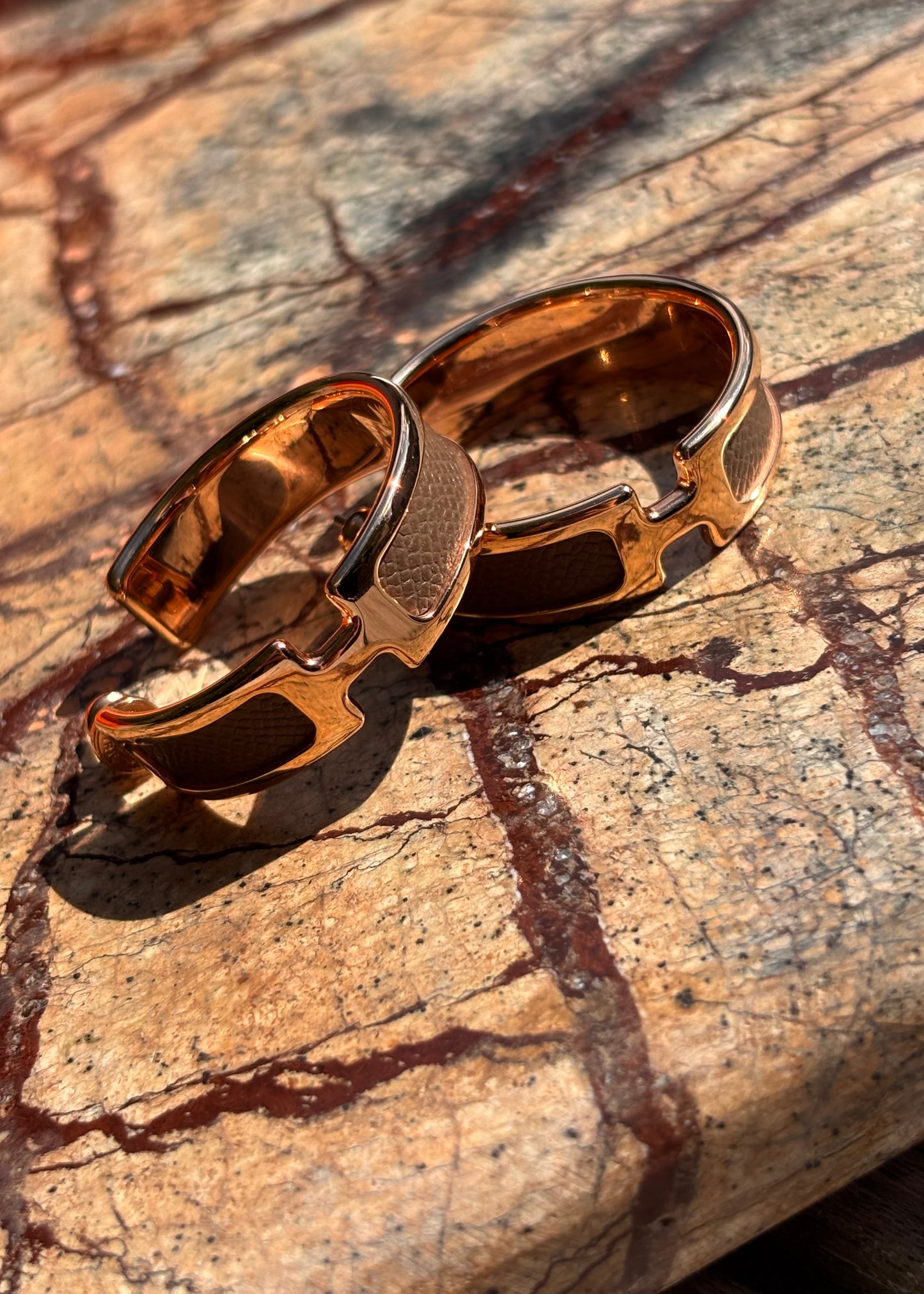 Hermès “Olympe” Øreringe – Guldbelagt med Madame Calfskin