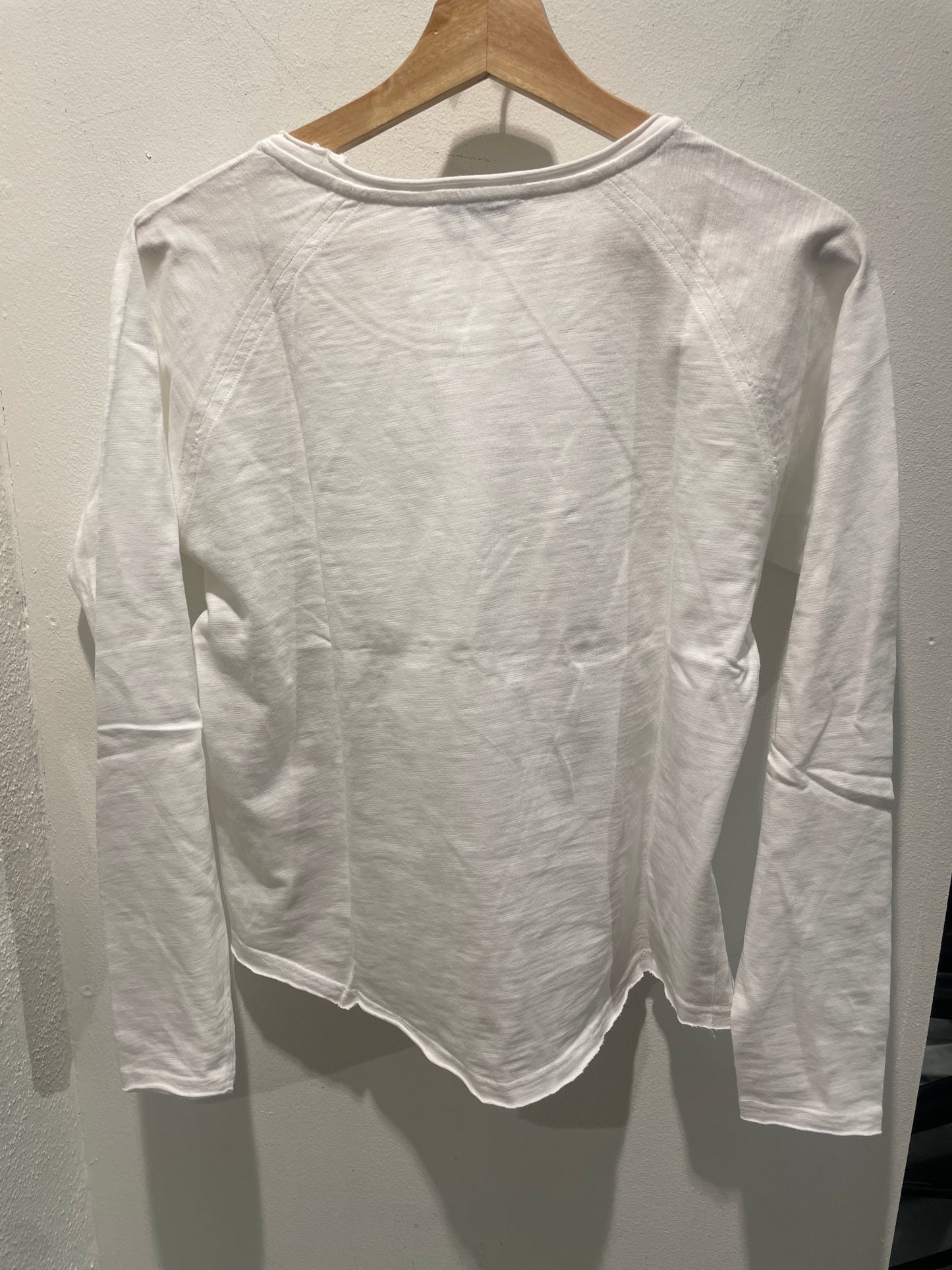 Lollys Laundry – Long-Sleeved White Basic Tee with Double-Layered Edge - M