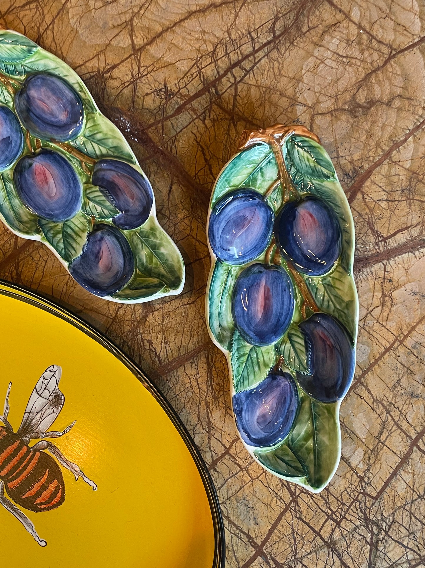 Blomme fad - Håndlavet italiensk porcelæn