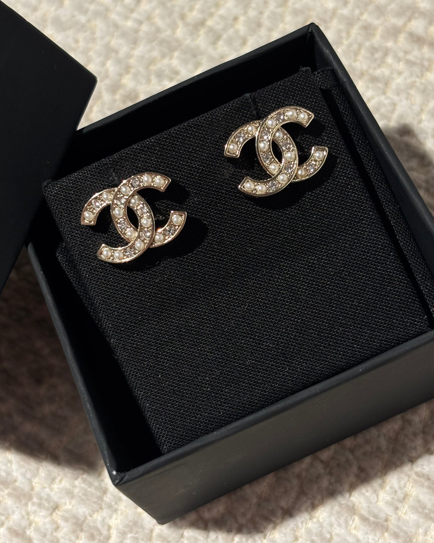 Chanel CC Earrings – Silver-Tone Metal with Stones & Pearls