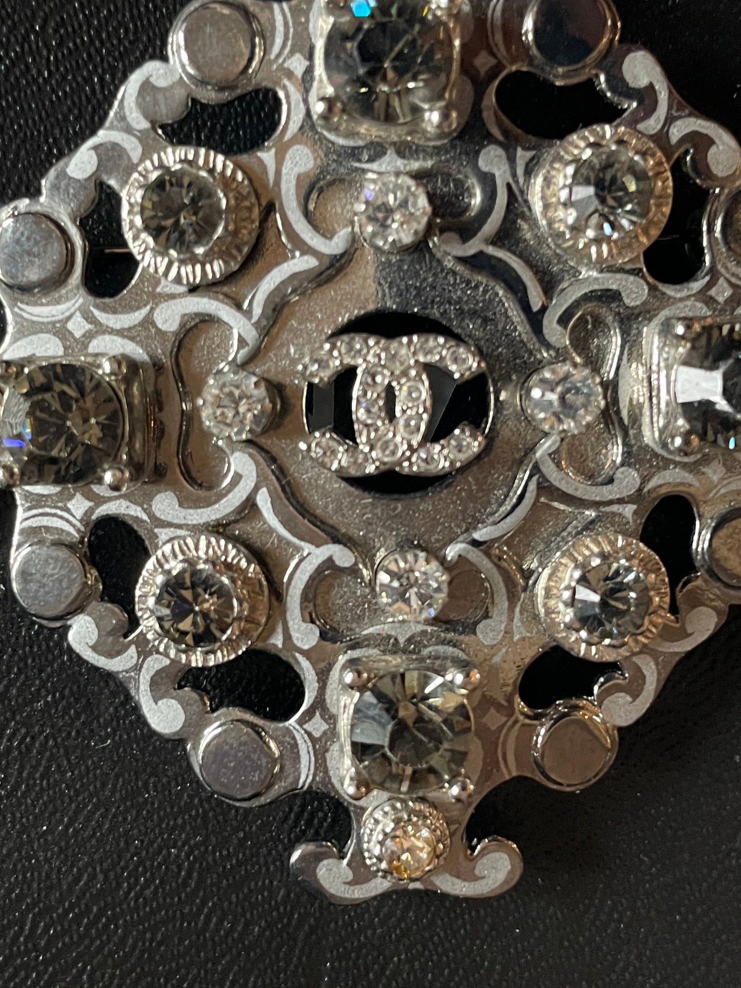 Broche - 7 x 7 cm - smuk stensætning