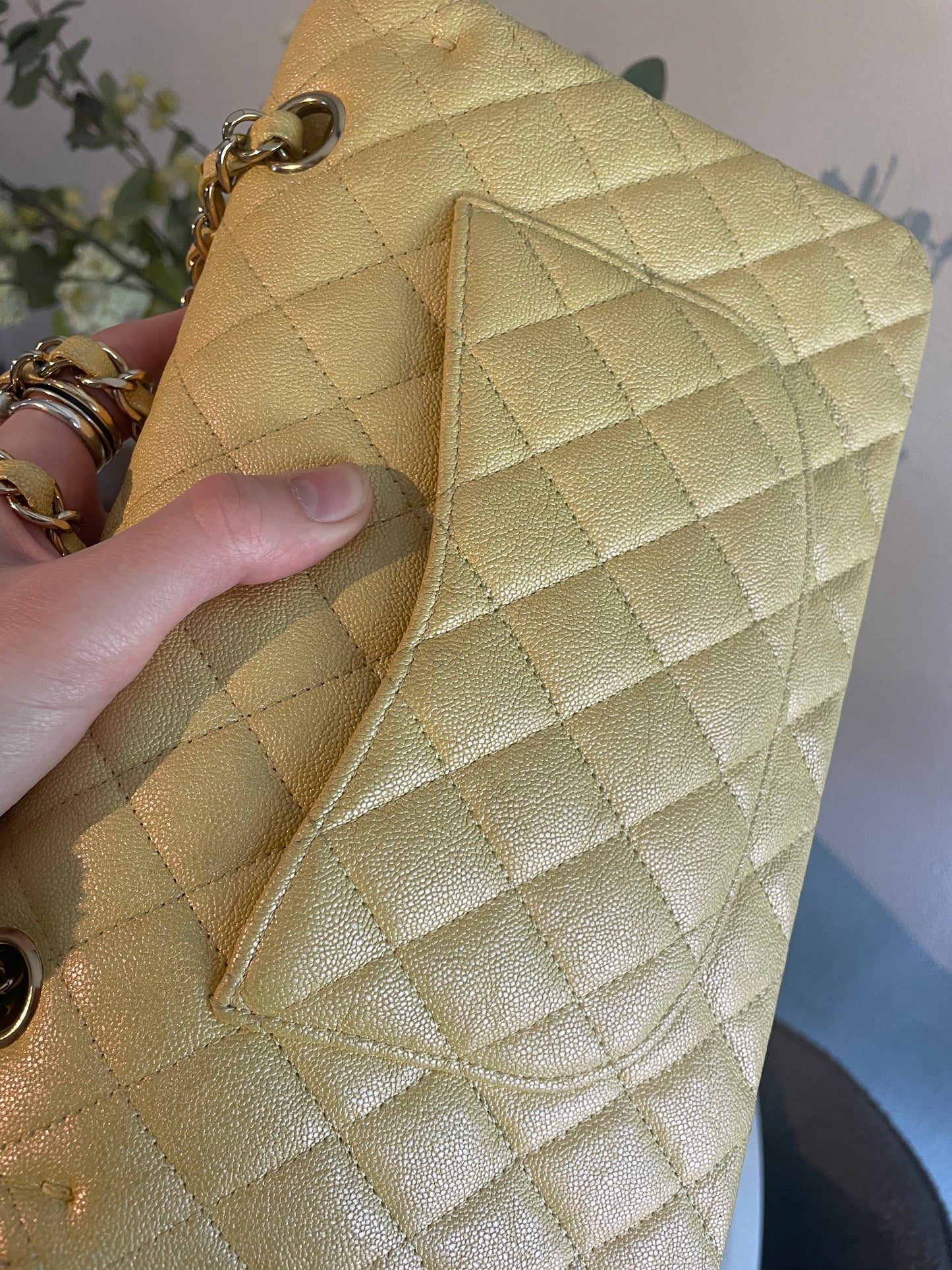 Chanel Classic Flap Bag - Medium - Limited Edition - Iridesent gul - Guld hardware