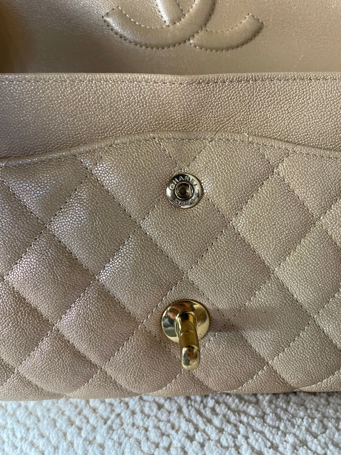 Chanel Classic Flap Bag - Medium - Limited Edition - Iridescent beige - Guld hardware