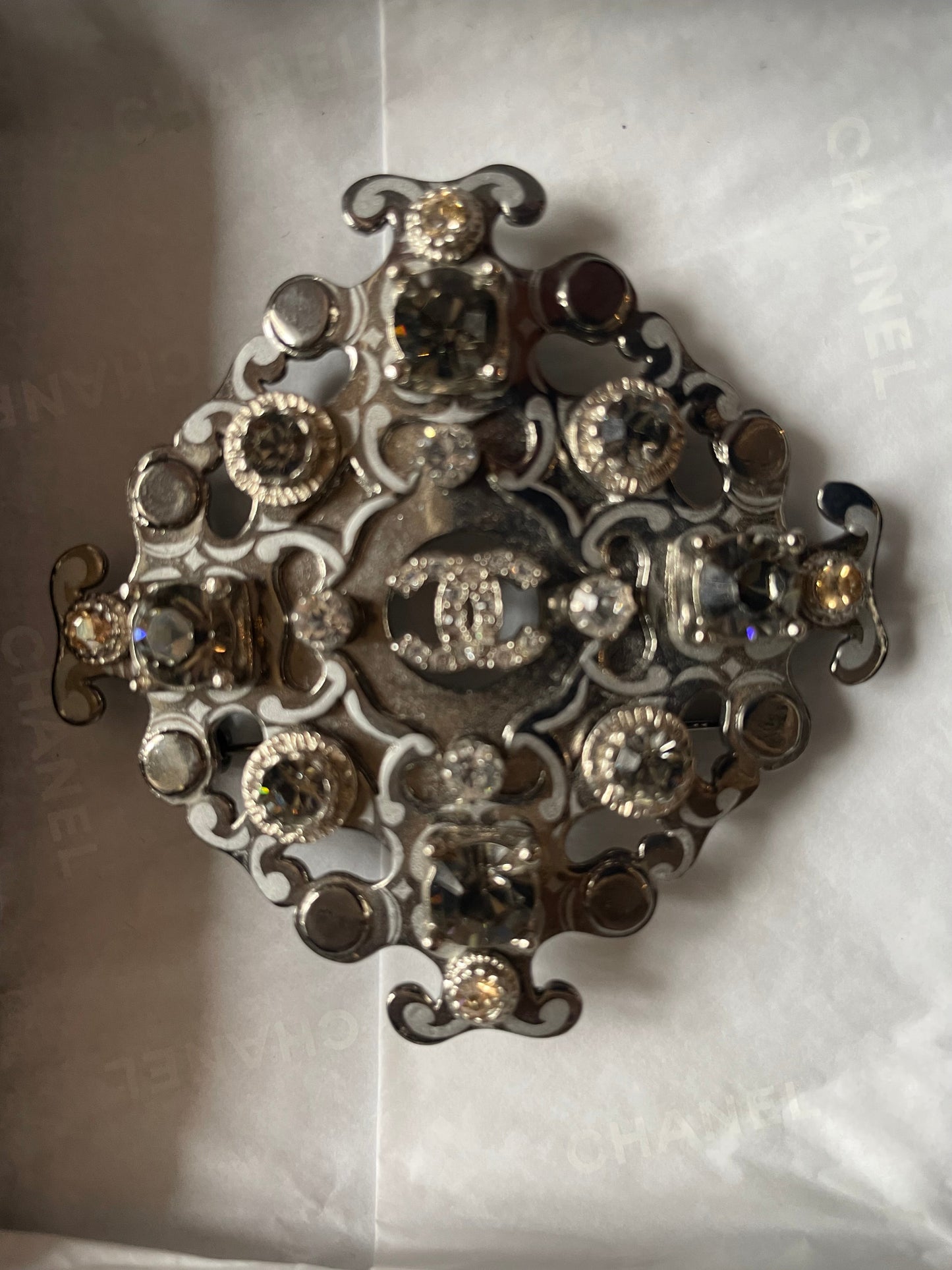Broche - 7 x 7 cm - smuk stensætning