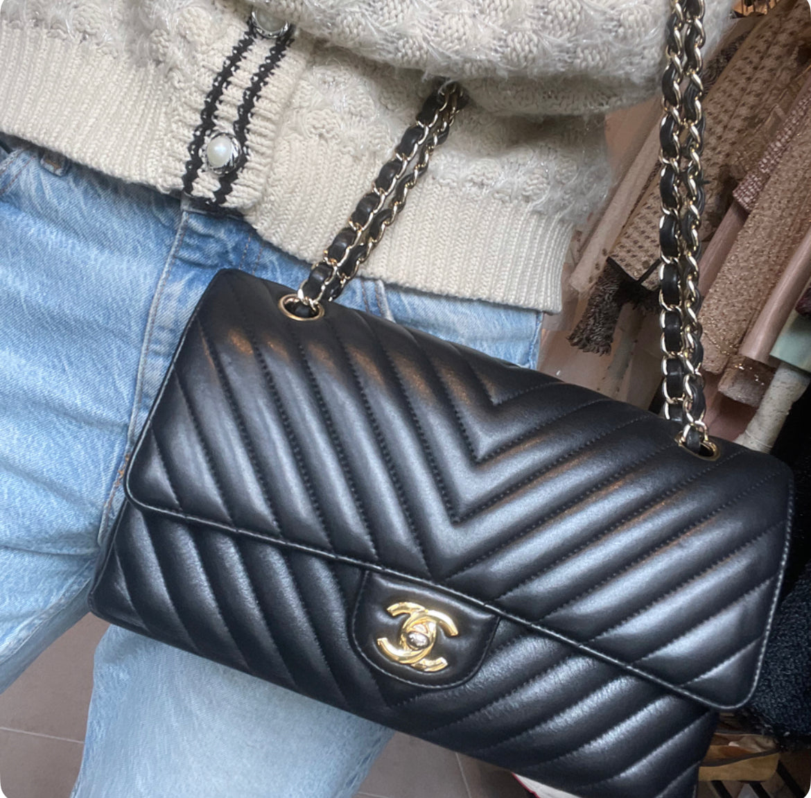 Chanel Classic Flap Bag - Medium - Chevron - Guld hardware