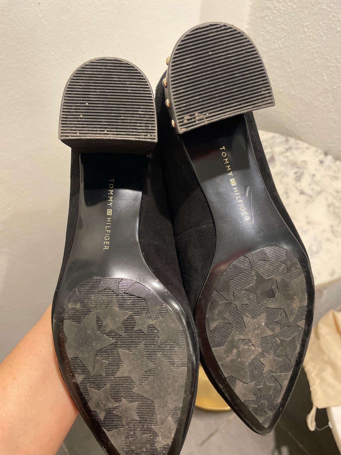 Tommy Hilfiger Round Stud Suede Block Heel Pumps – Black - 40
