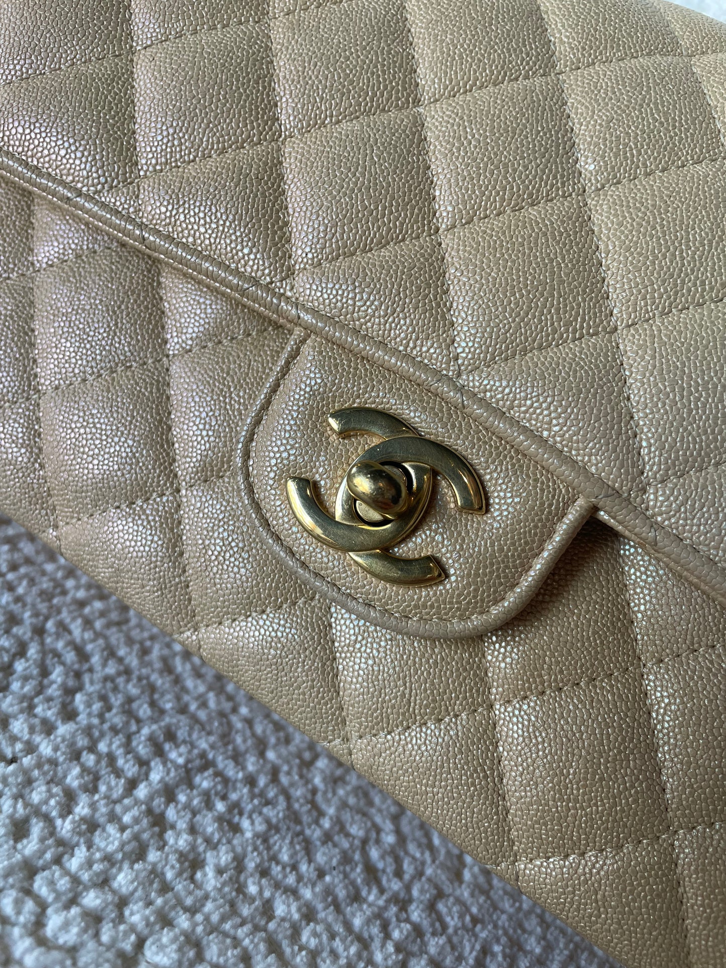 Chanel Classic Flap Bag - Medium - Limited Edition - Iridescent beige - Guld hardware
