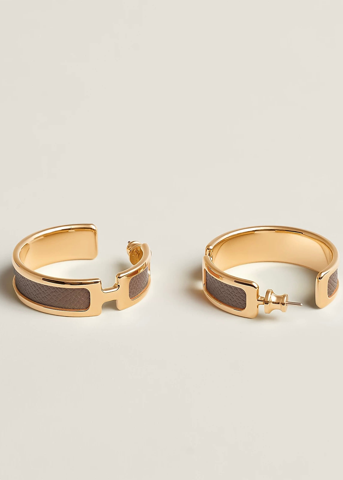 Hermès “Olympe” Øreringe – Guldbelagt med Madame Calfskin