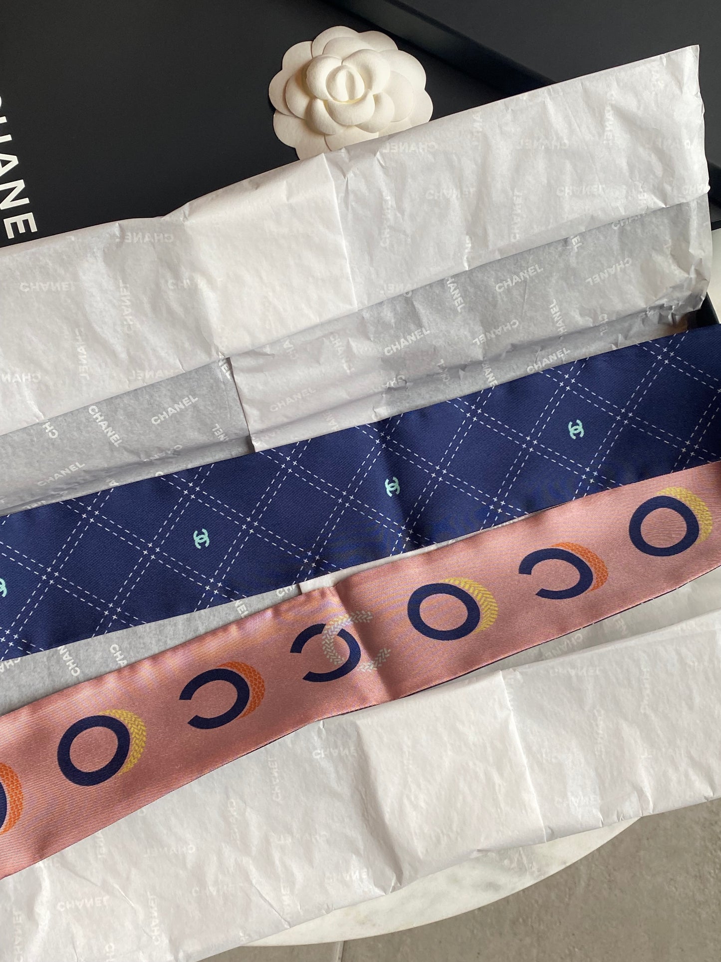 Chanel silketørklæde - Med box og pose