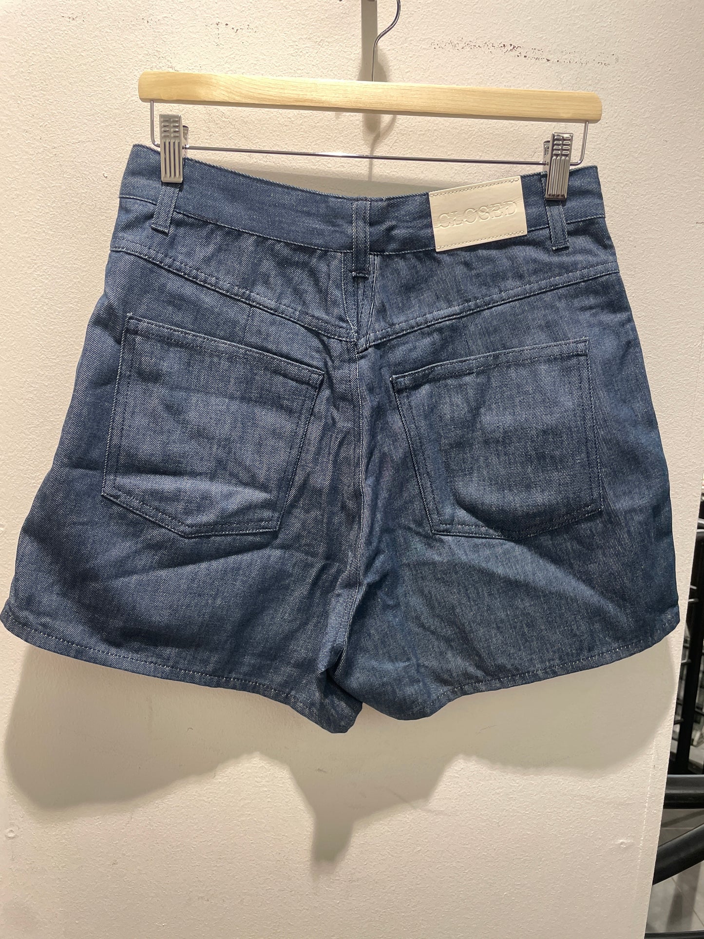 Closed — High-Waisted Denim Shorts with Signature X-Pockets (Size W31 / Fits EU 40-42)