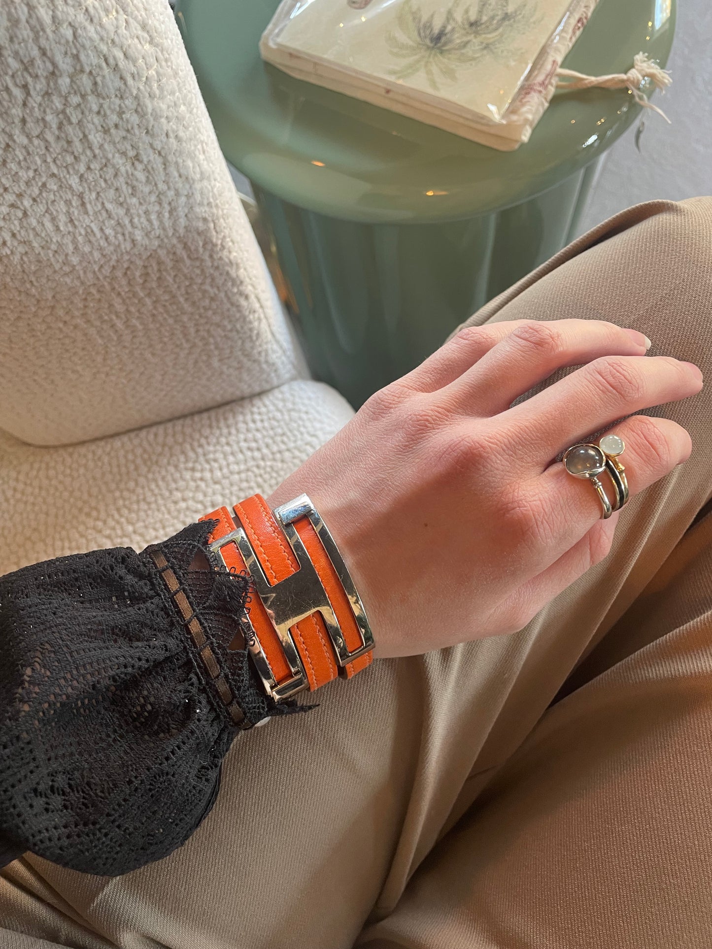 Hermés - fleksibelt H-armbånd - orange & sølv