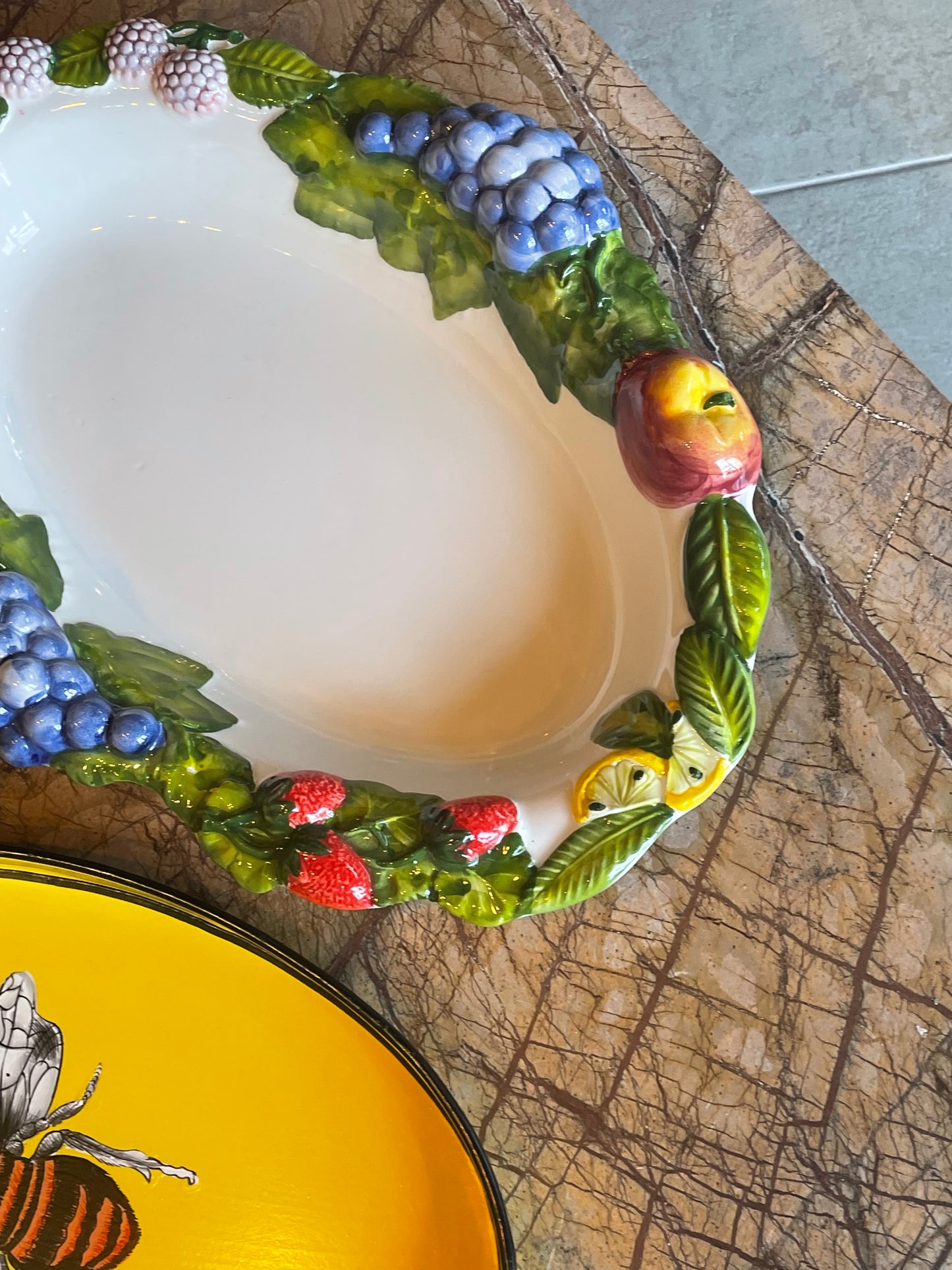 Dybt fad m. frugtranker - Italiensk porcelæn