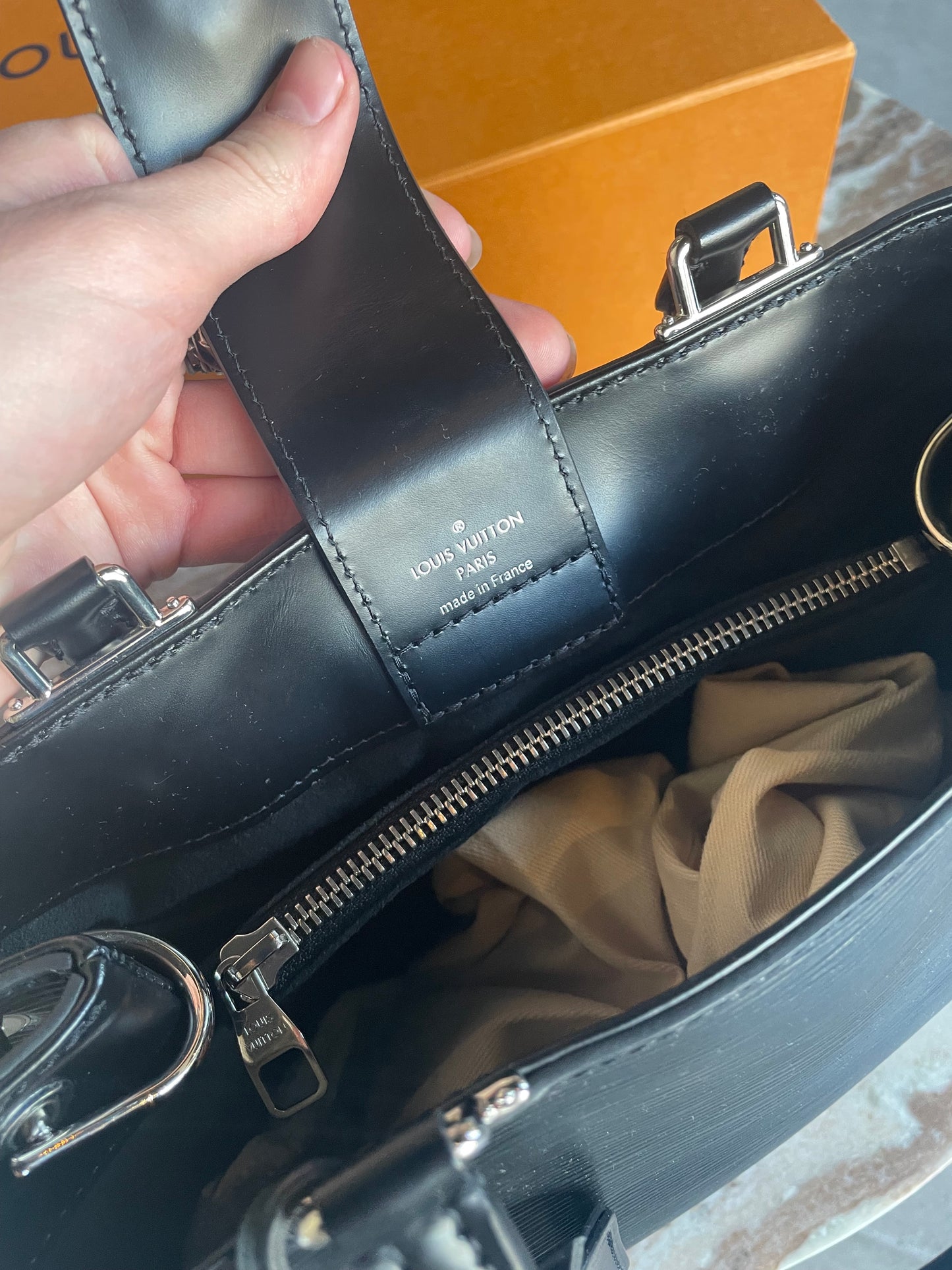 Louis Vuitton - Håndtaske med rem - Alt medfølger