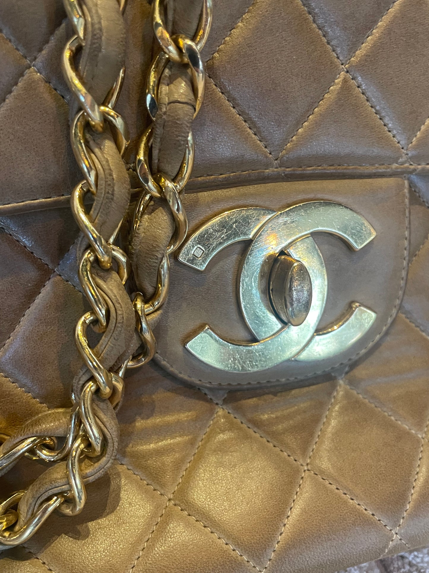 Vintage Chanel Single Flap Bag - Jumbo - Camel - 24k Guld hardware