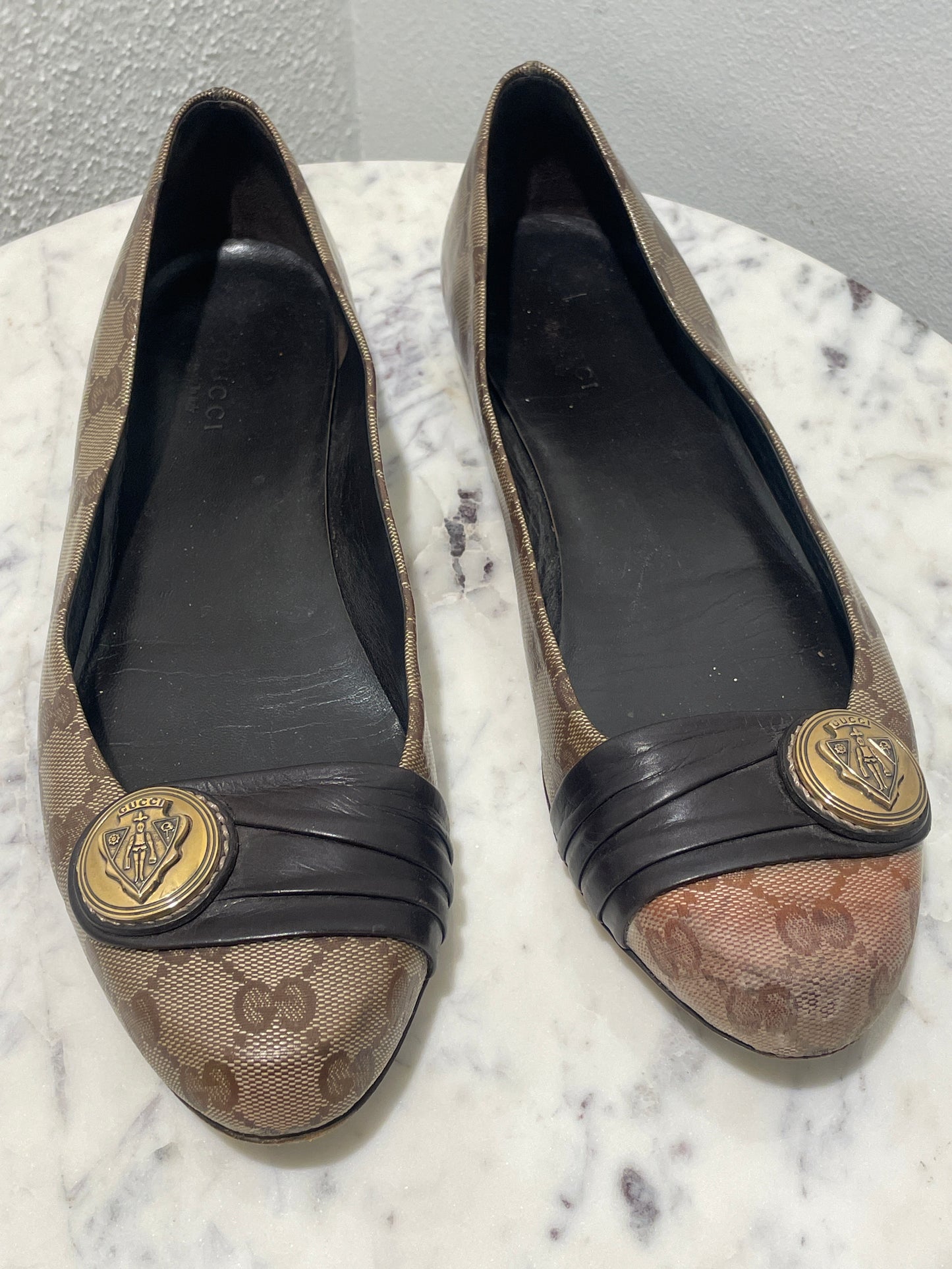 Gucci GG Supreme Canvas Ballet Flats With Crest Detail - 39,5