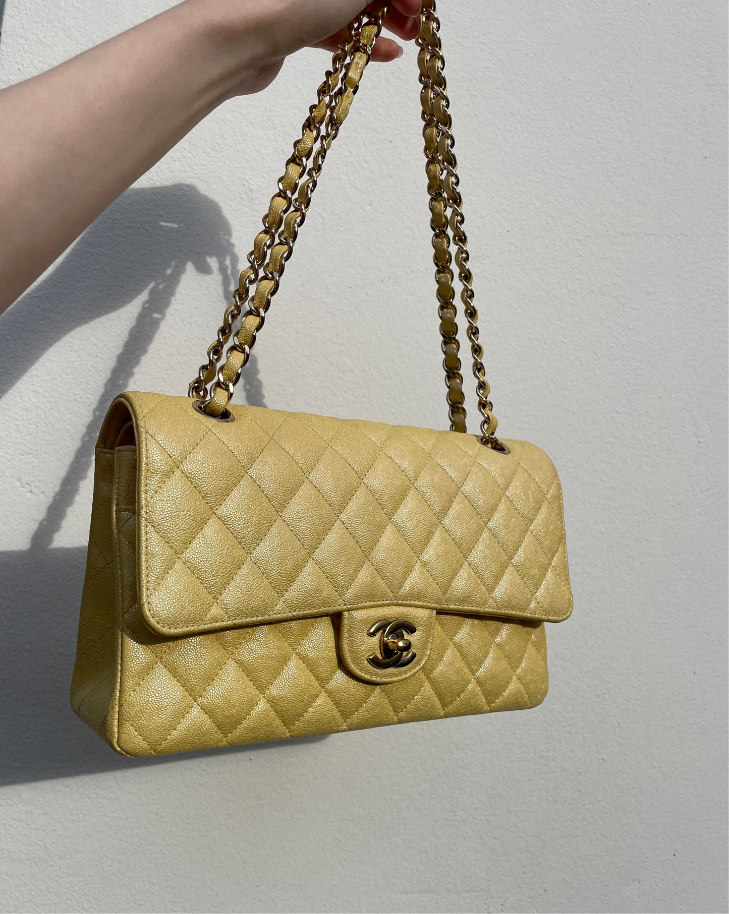 Chanel Classic Flap Bag - Medium - Limited Edition - Iridesent gul - Guld hardware