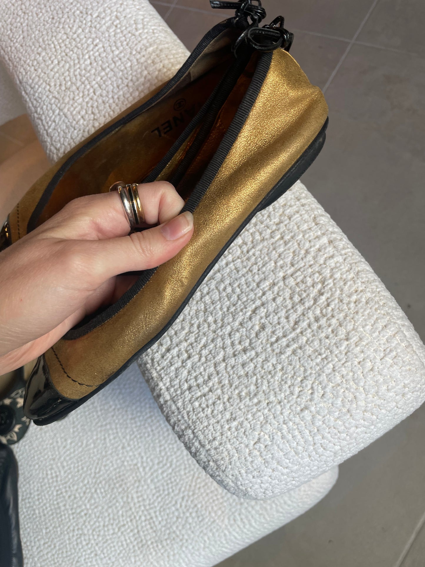 Chanel ballerina - Guld læder m. patentlæder snude - 38