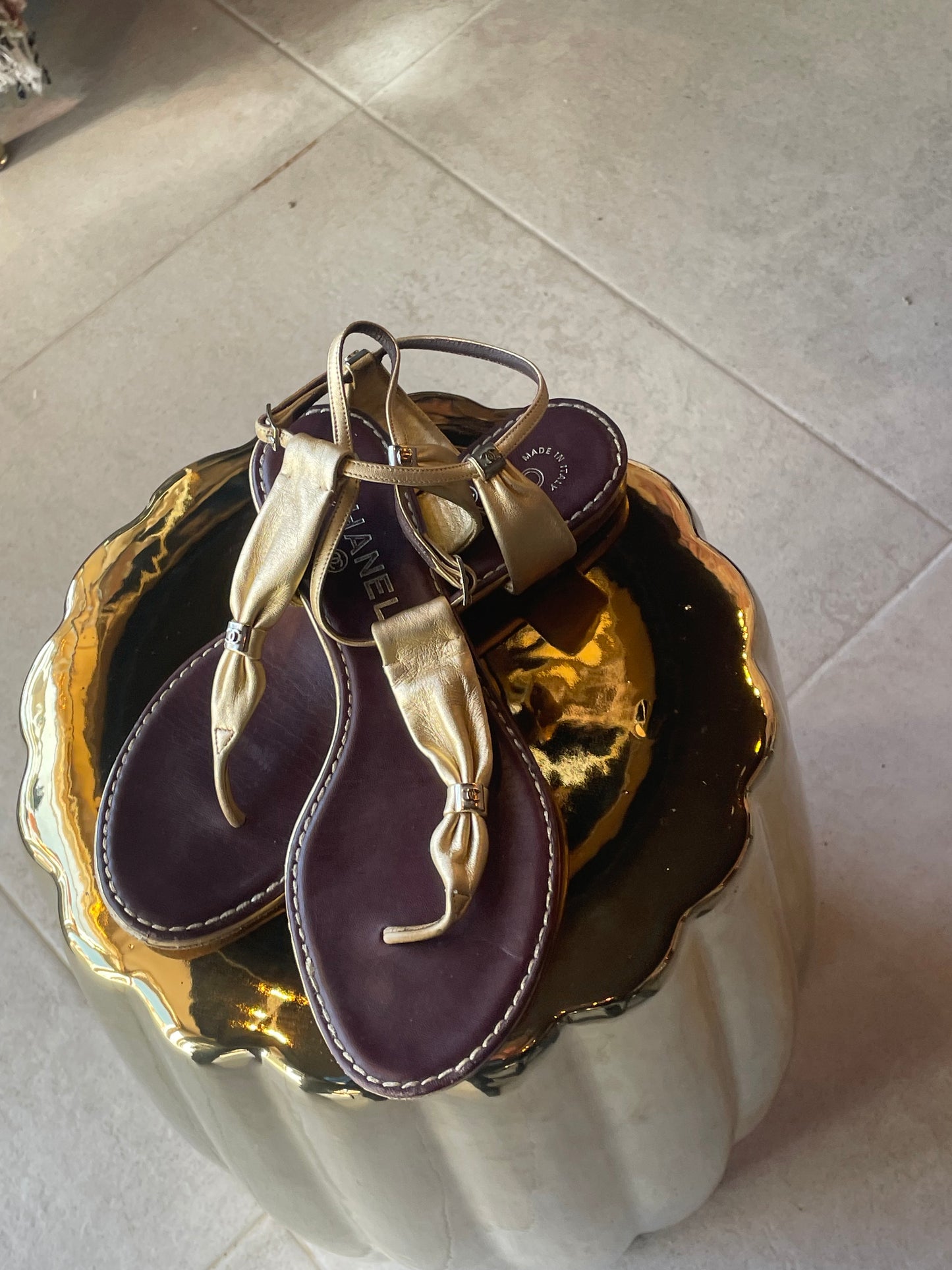 Chanel - Sandal i guld