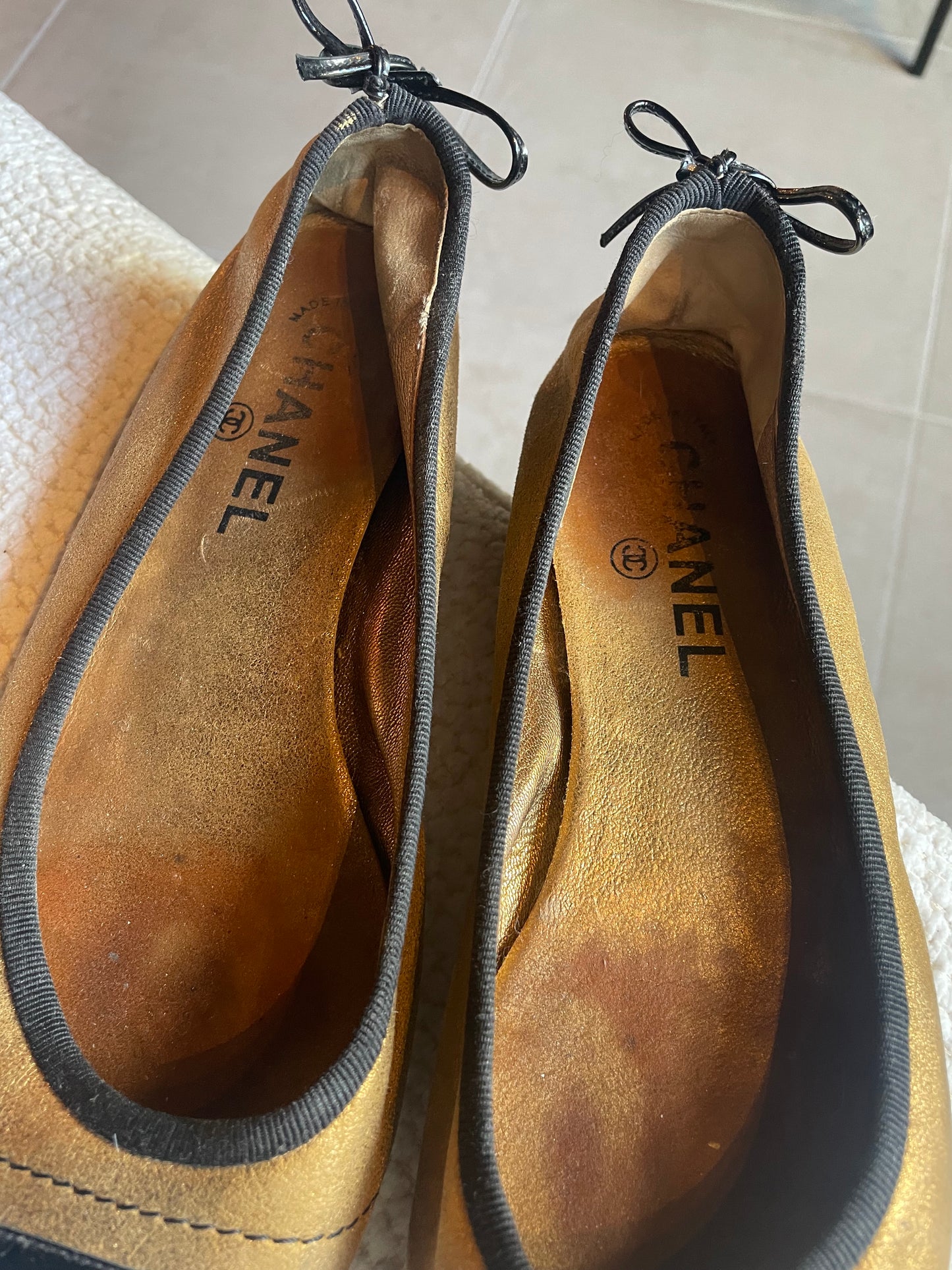 Chanel ballerina - Guld læder m. patentlæder snude - 38