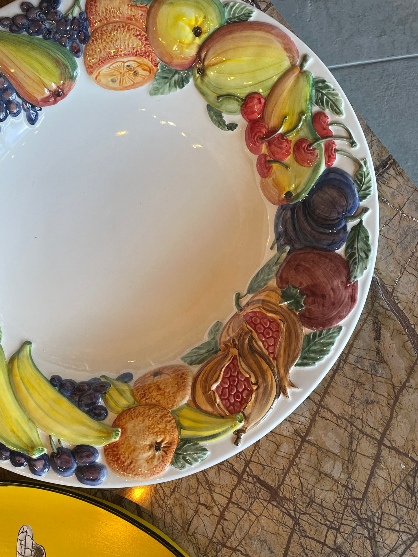 Stort fad m. frugtmotiv - Italiensk porcelæn