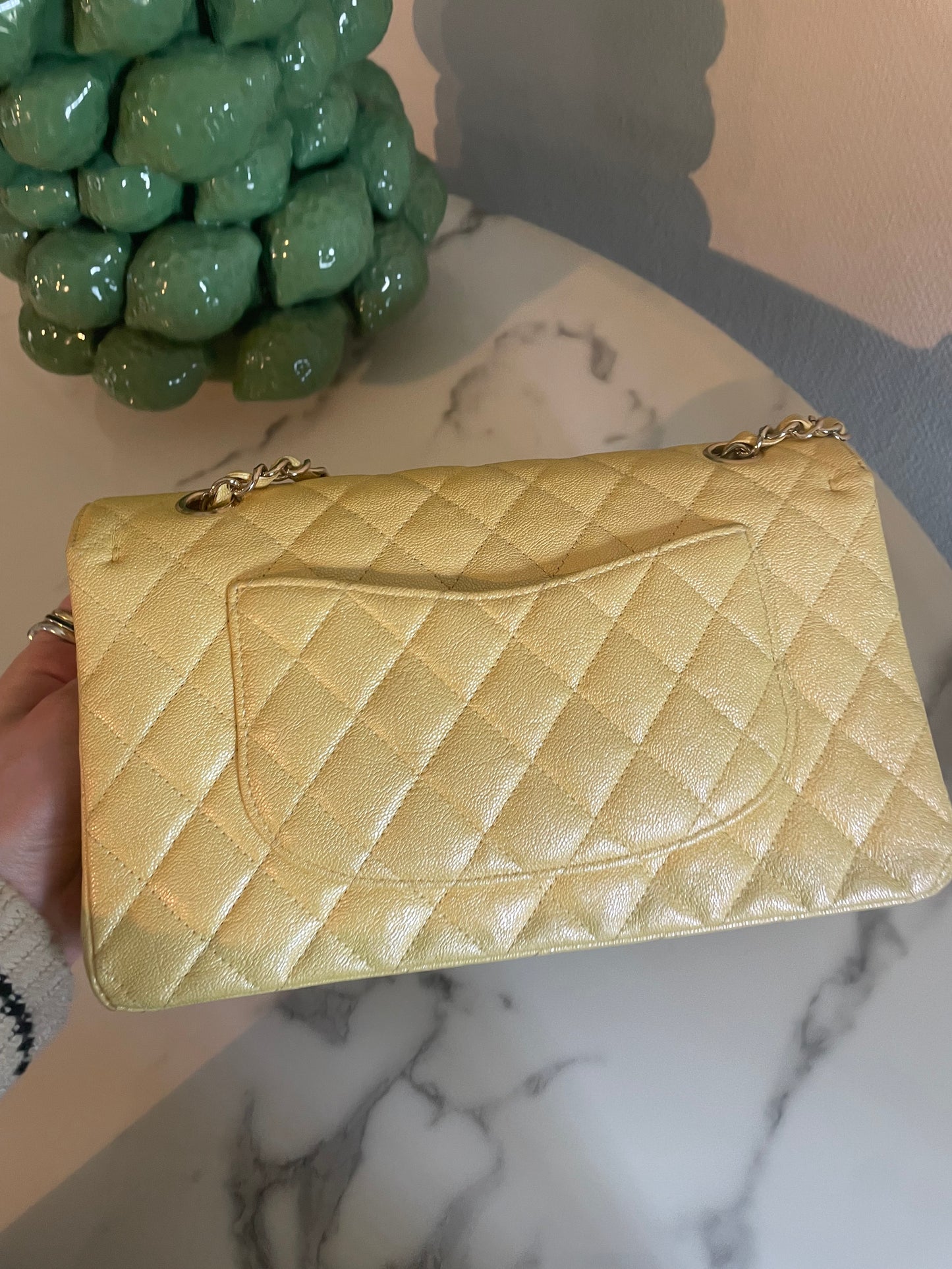 Chanel Classic Flap Bag - Medium - Limited Edition - Iridesent gul - Guld hardware