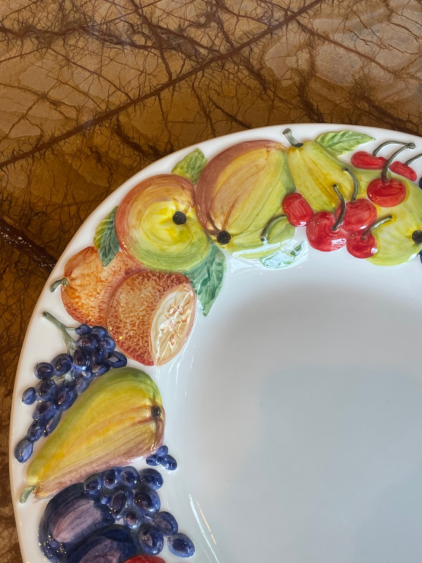 Stort fad m. frugtmotiv - Italiensk porcelæn