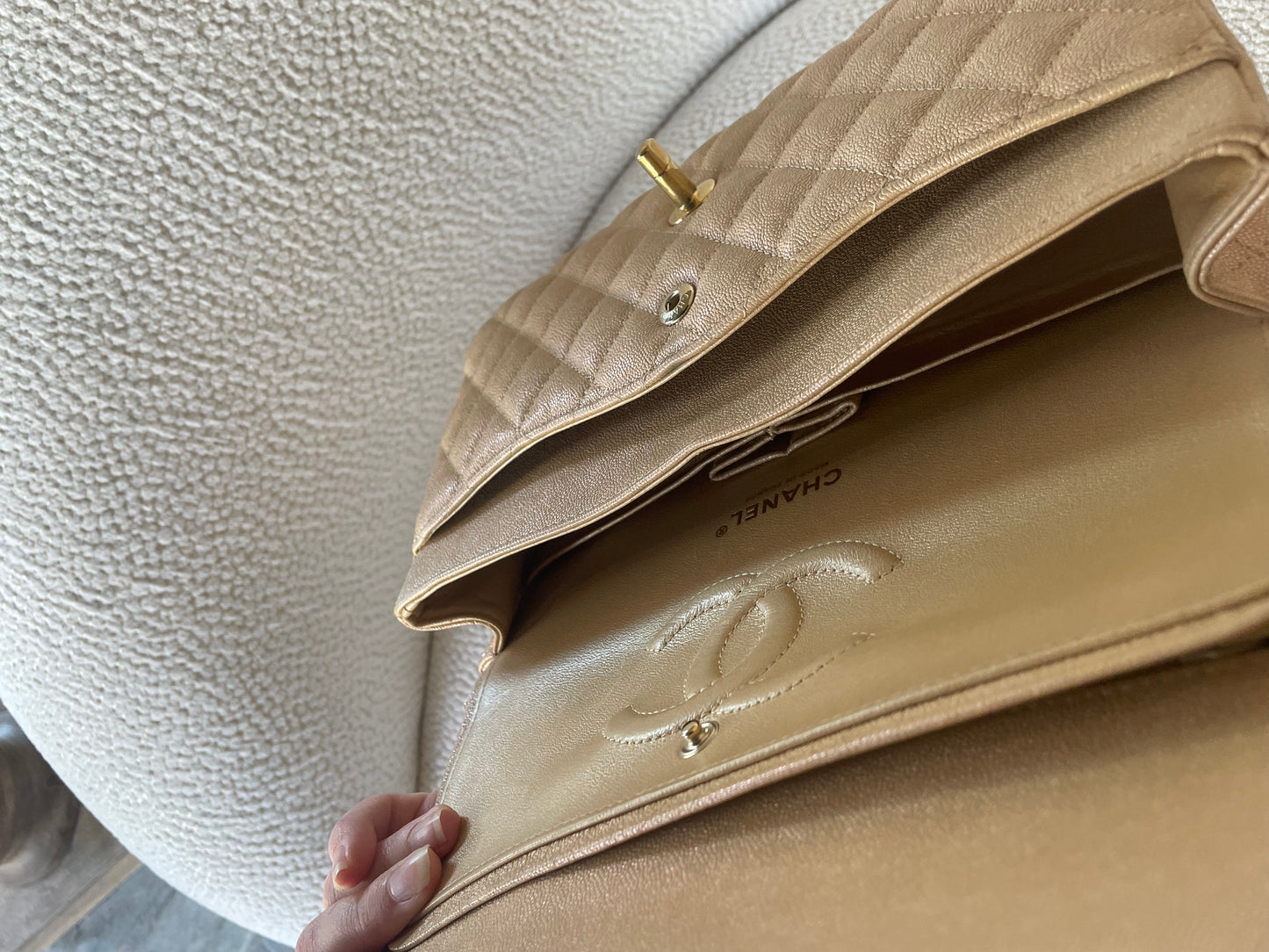 Chanel Classic Flap Bag - Medium - Limited Edition - Iridescent beige - Guld hardware