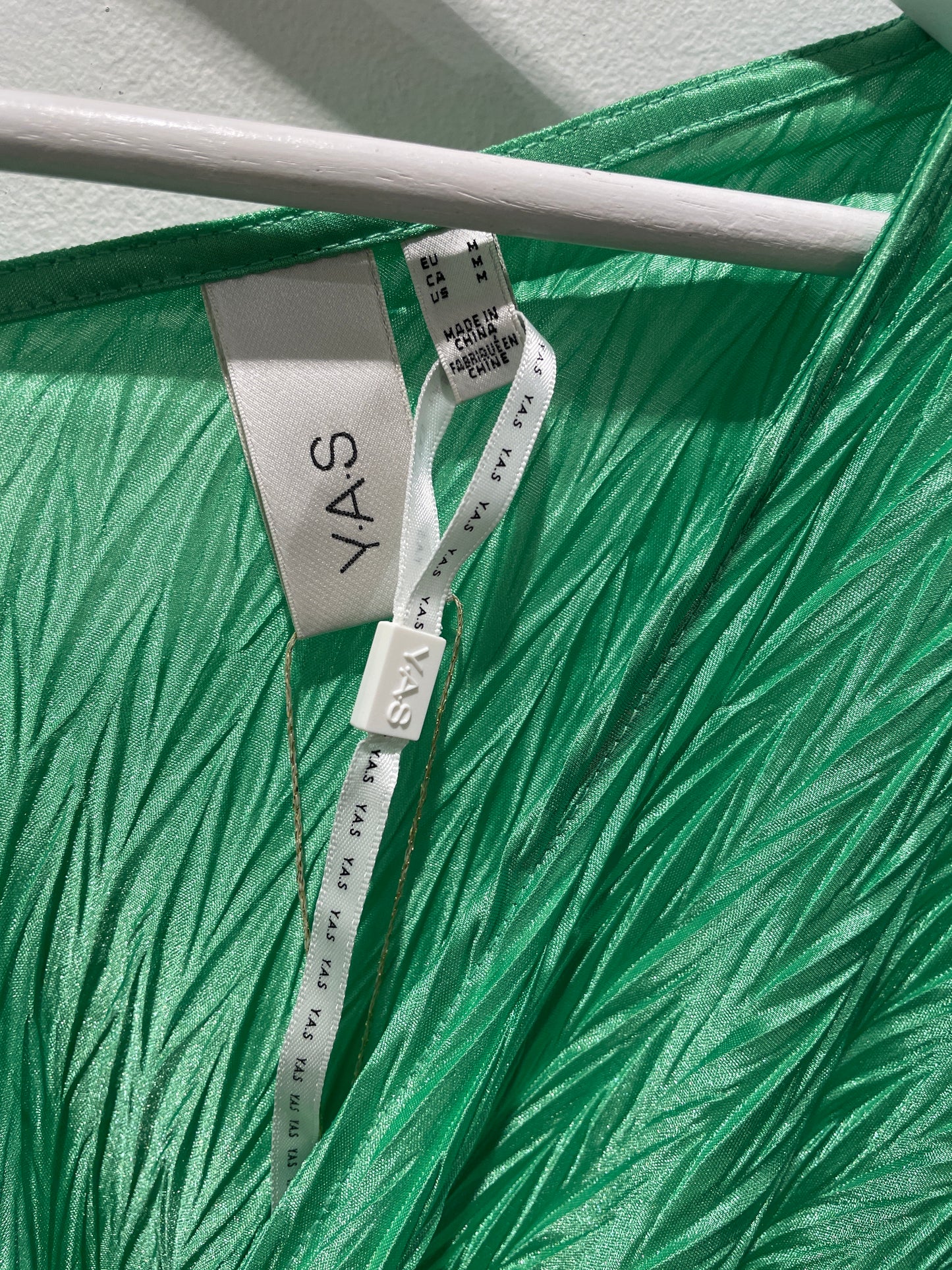 YAS Dress – Green with Tie Detail – Size Medium