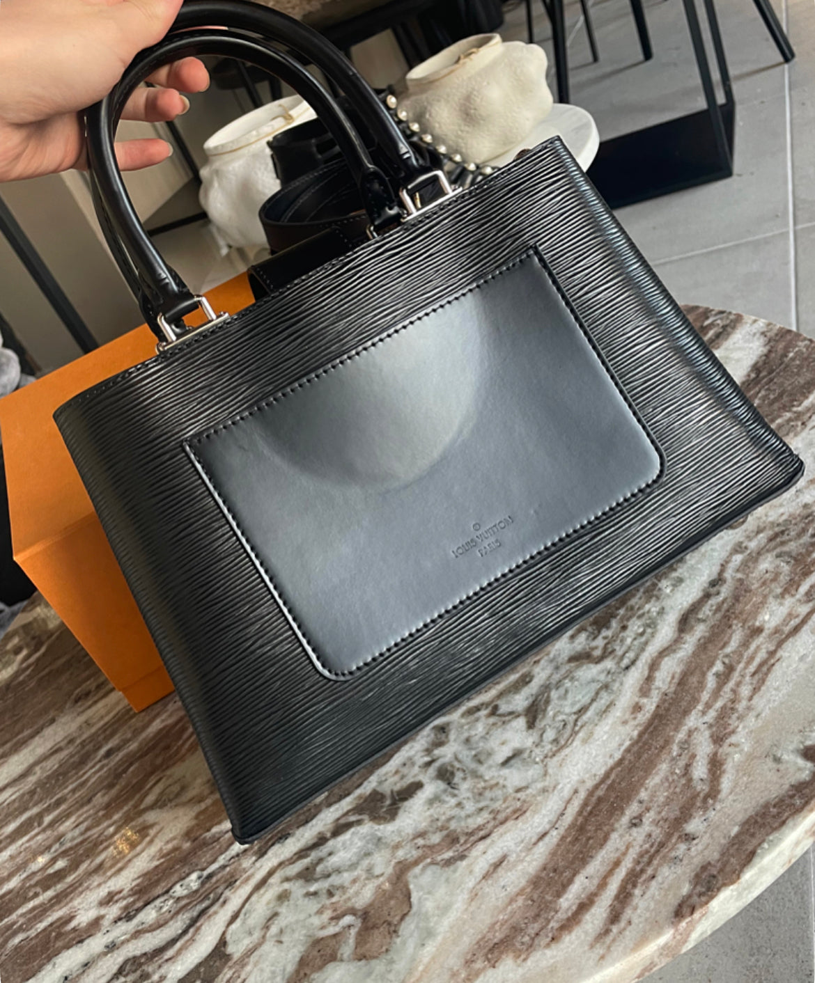 Louis Vuitton - Håndtaske med rem - Alt medfølger