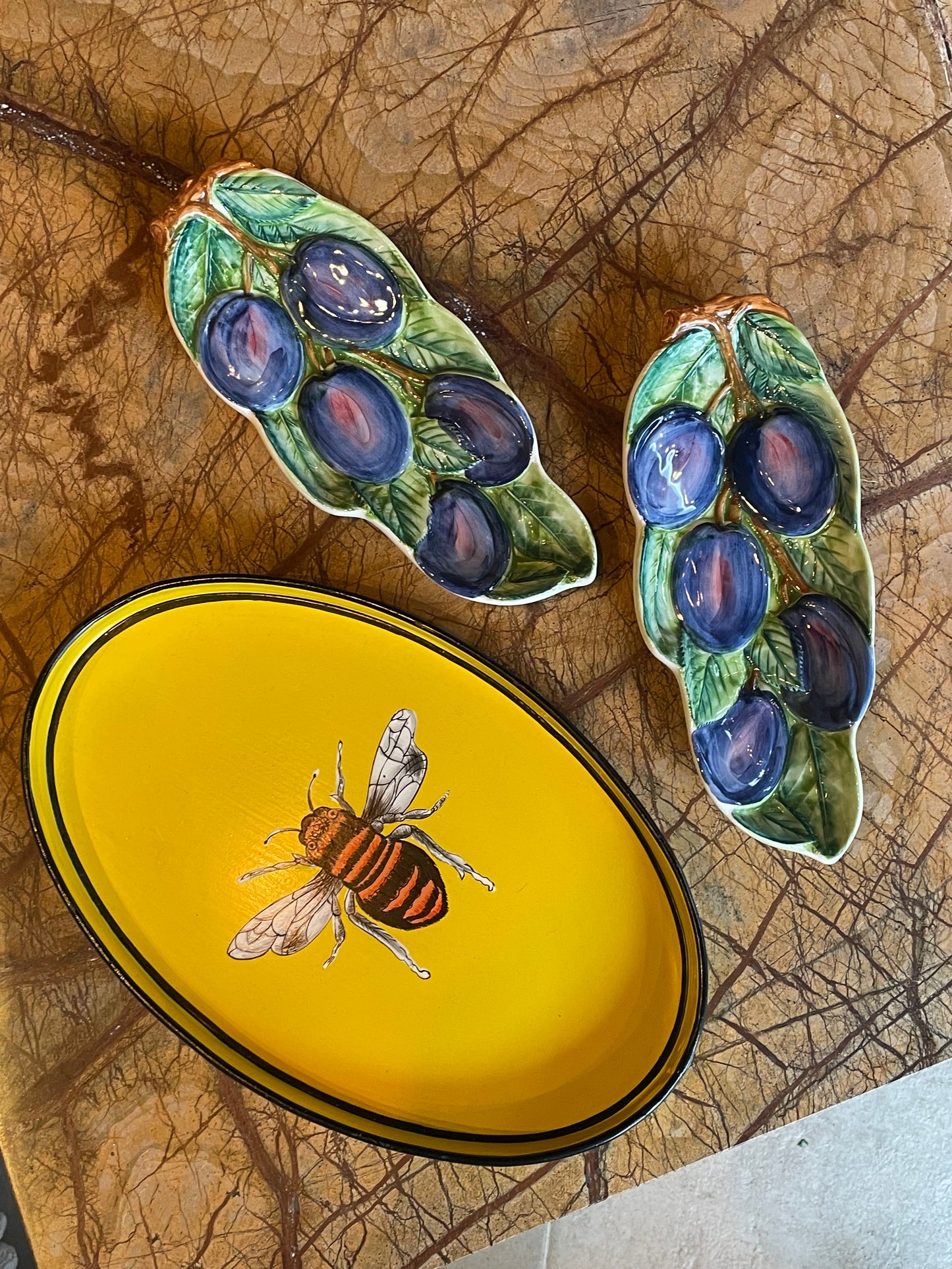 Blomme fad - Håndlavet italiensk porcelæn