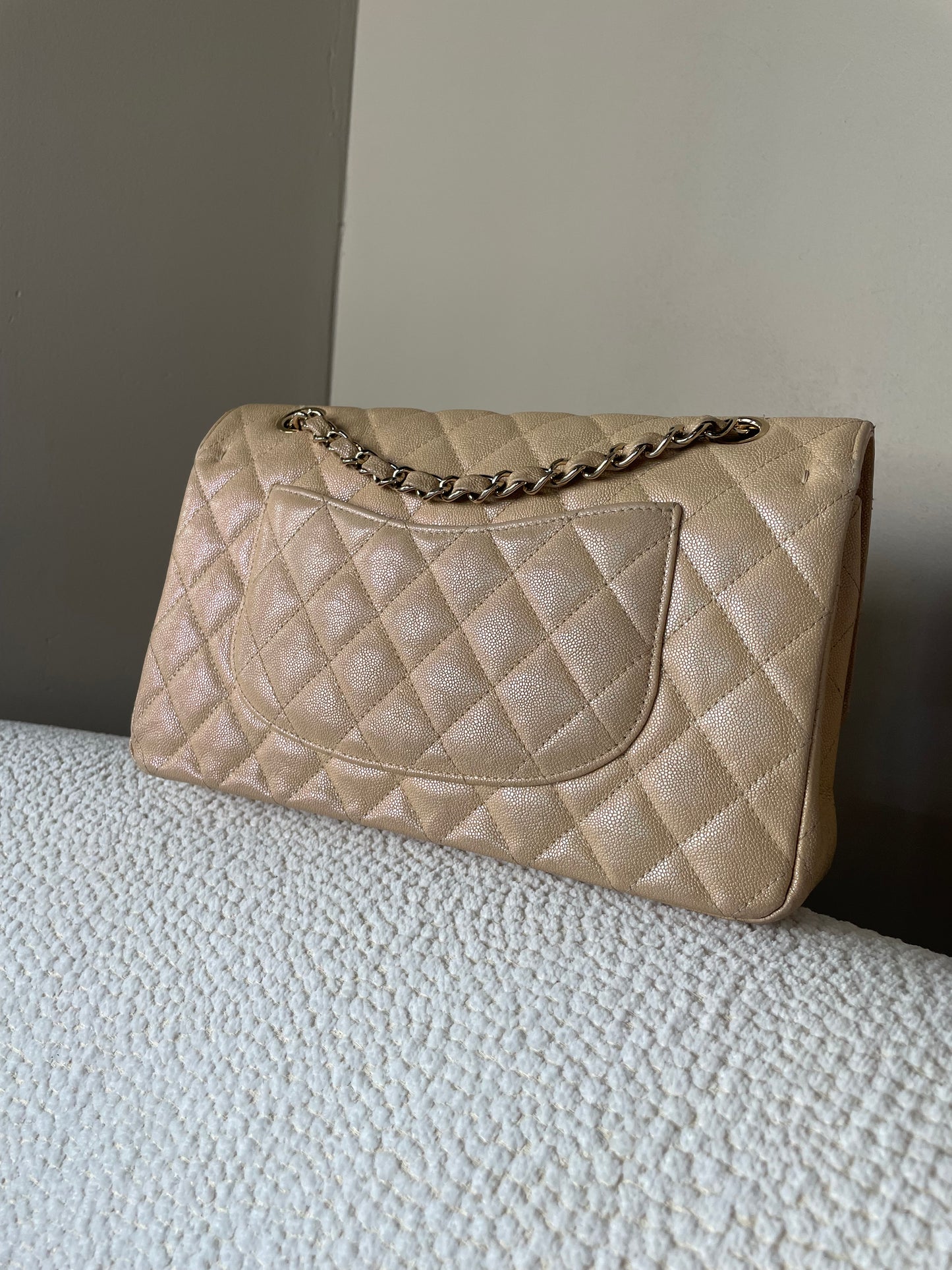 Chanel Classic Flap Bag - Medium - Limited Edition - Iridescent beige - Guld hardware