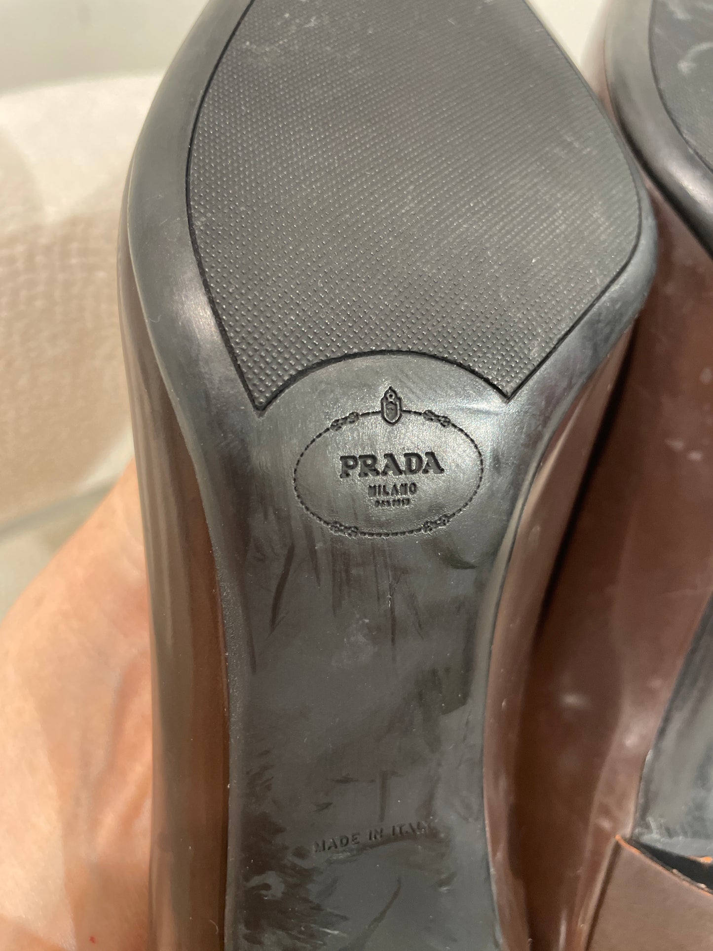 Prada Heels – Brown Patent leather - w. logo - 37,5