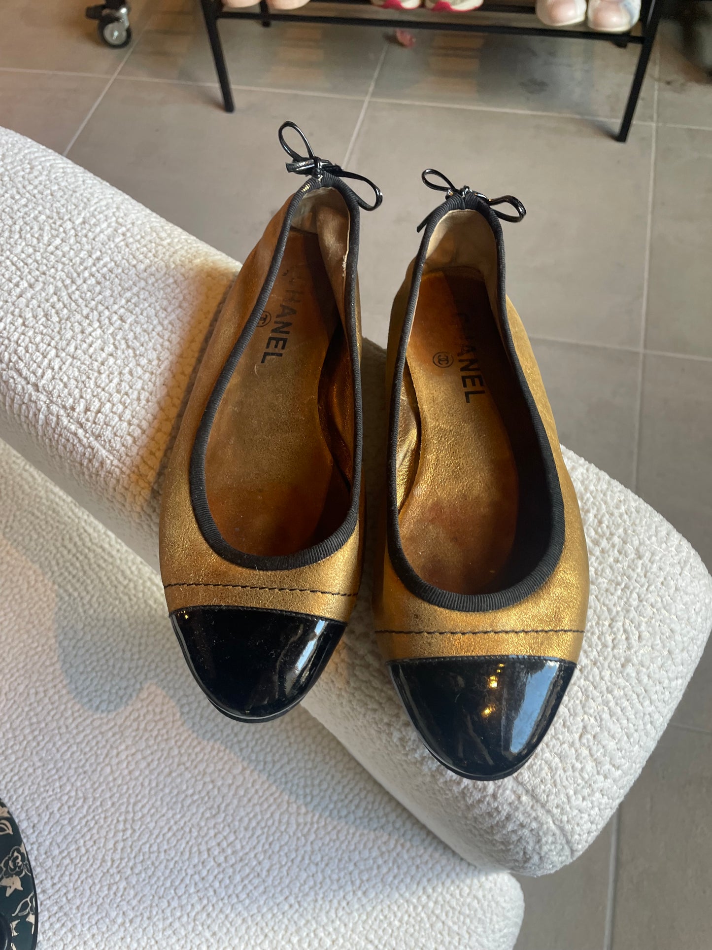 Chanel ballerina - Guld læder m. patentlæder snude - 38
