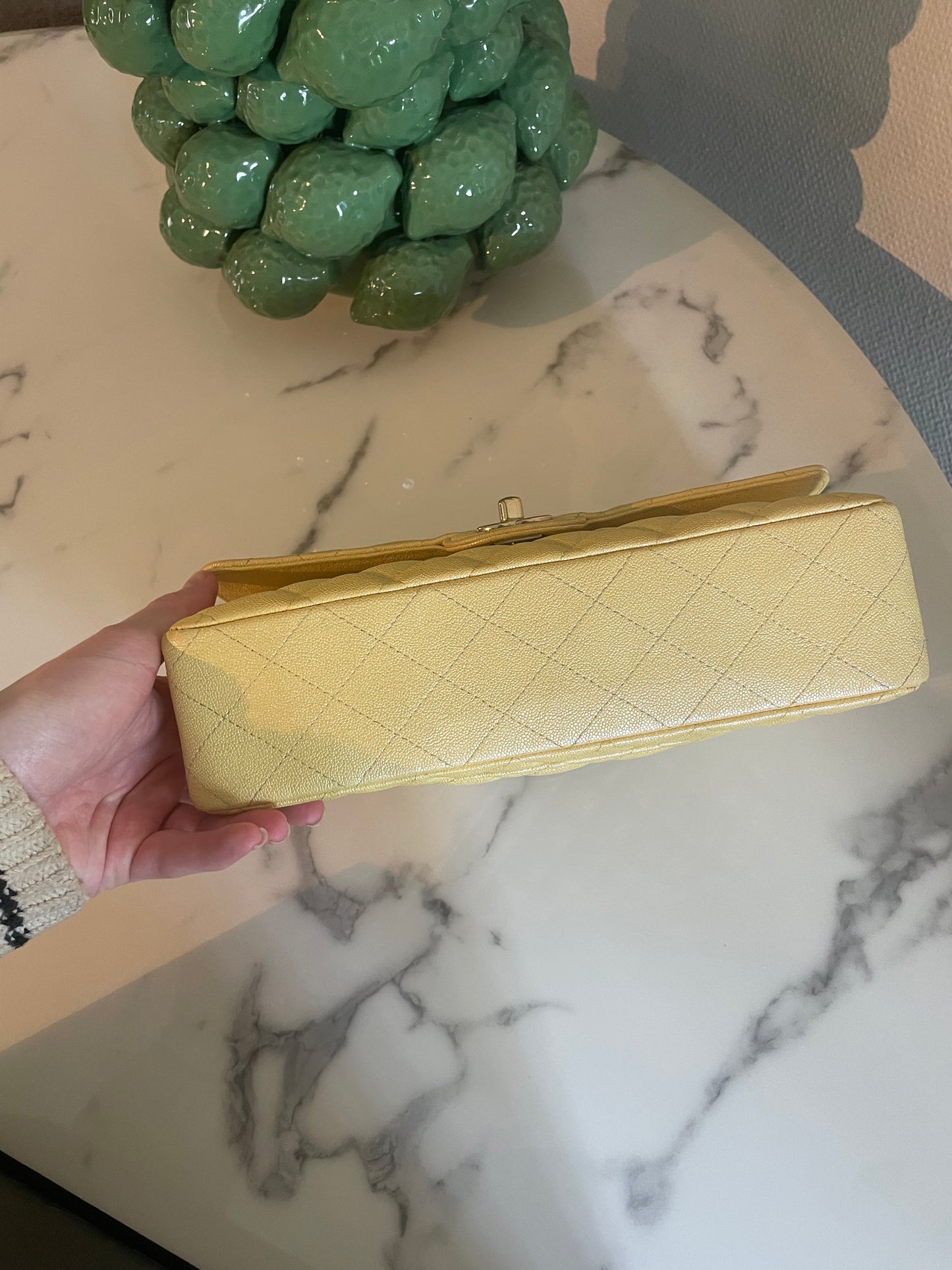 Chanel Classic Flap Bag - Medium - Limited Edition - Iridesent gul - Guld hardware