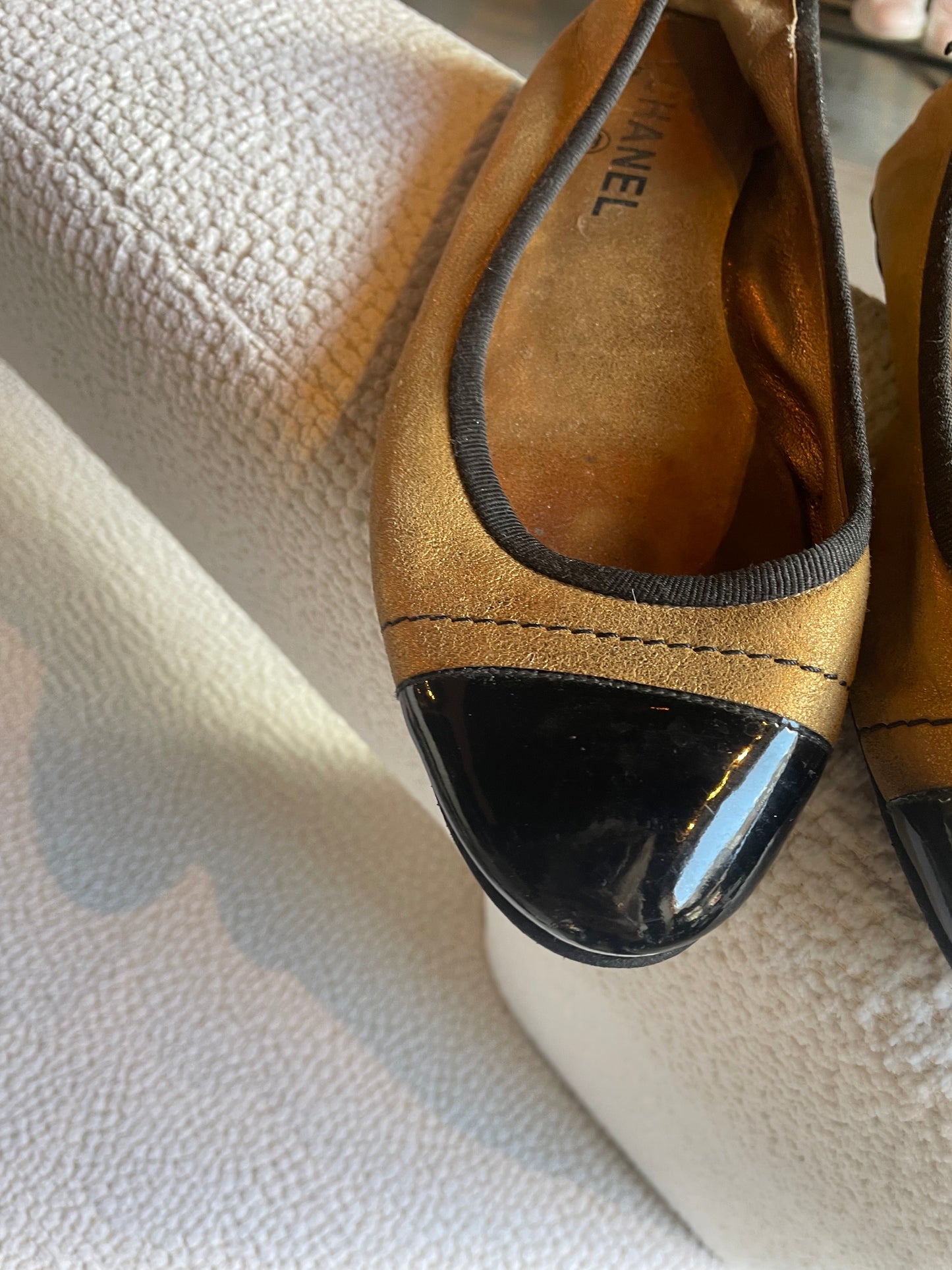 Chanel ballerina - Guld læder m. patentlæder snude - 38