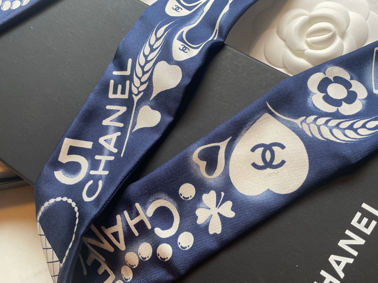 Chanel silketørklæde - Med box