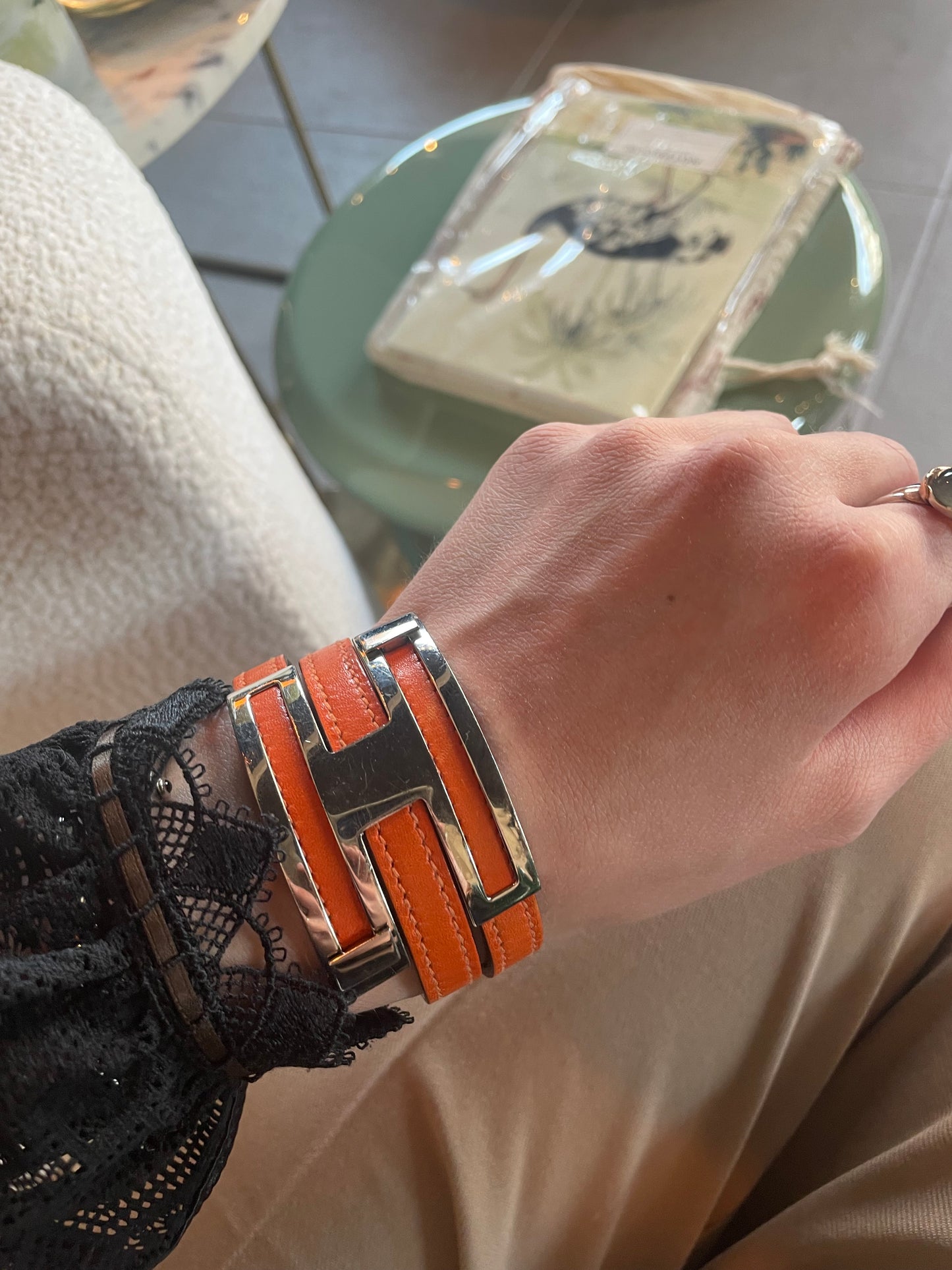Hermés - fleksibelt H-armbånd - orange & sølv