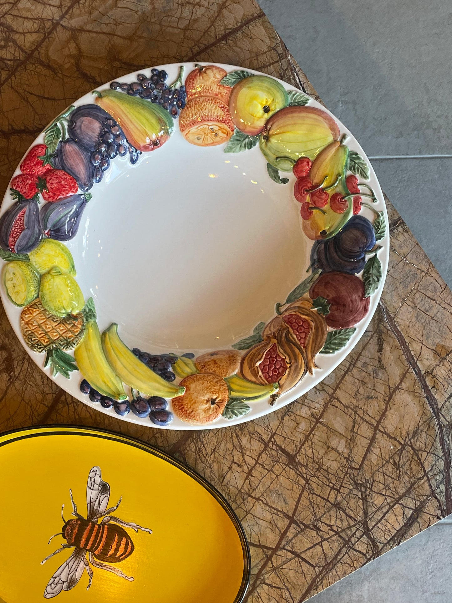 Stort fad m. frugtmotiv - Italiensk porcelæn