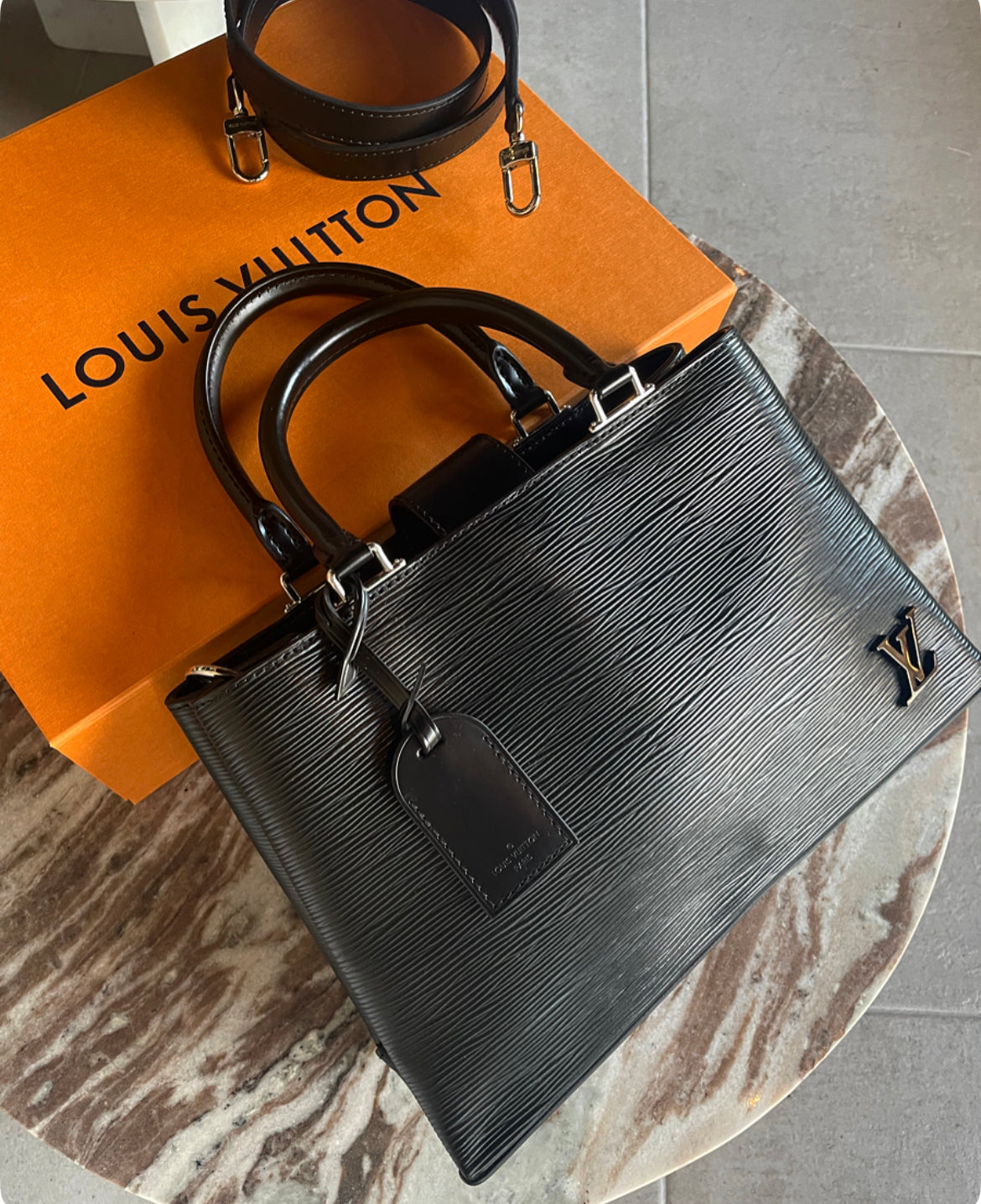 Louis Vuitton - Håndtaske med rem - Alt medfølger