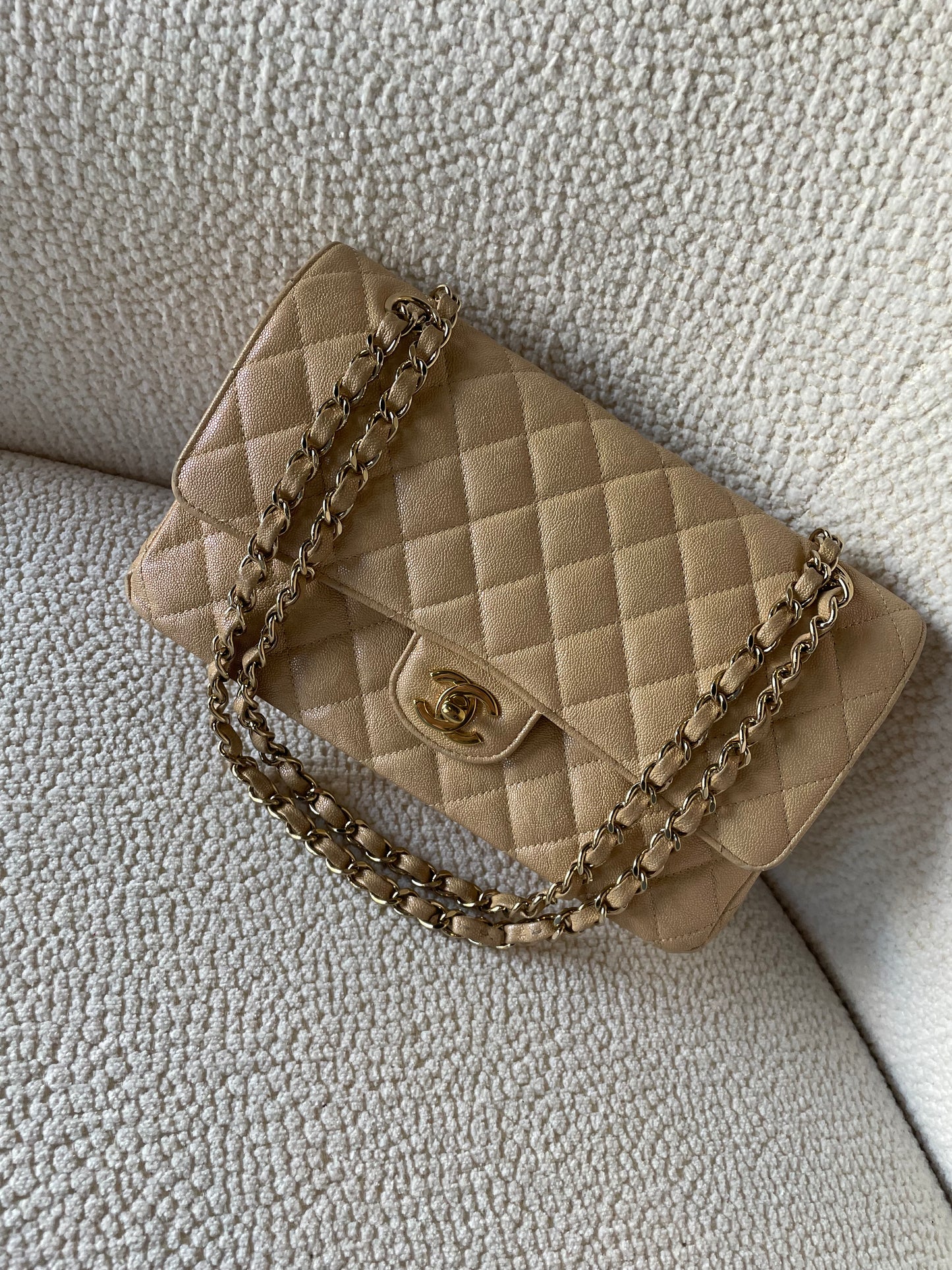 Chanel Classic Flap Bag - Medium - Limited Edition - Iridescent beige - Guld hardware
