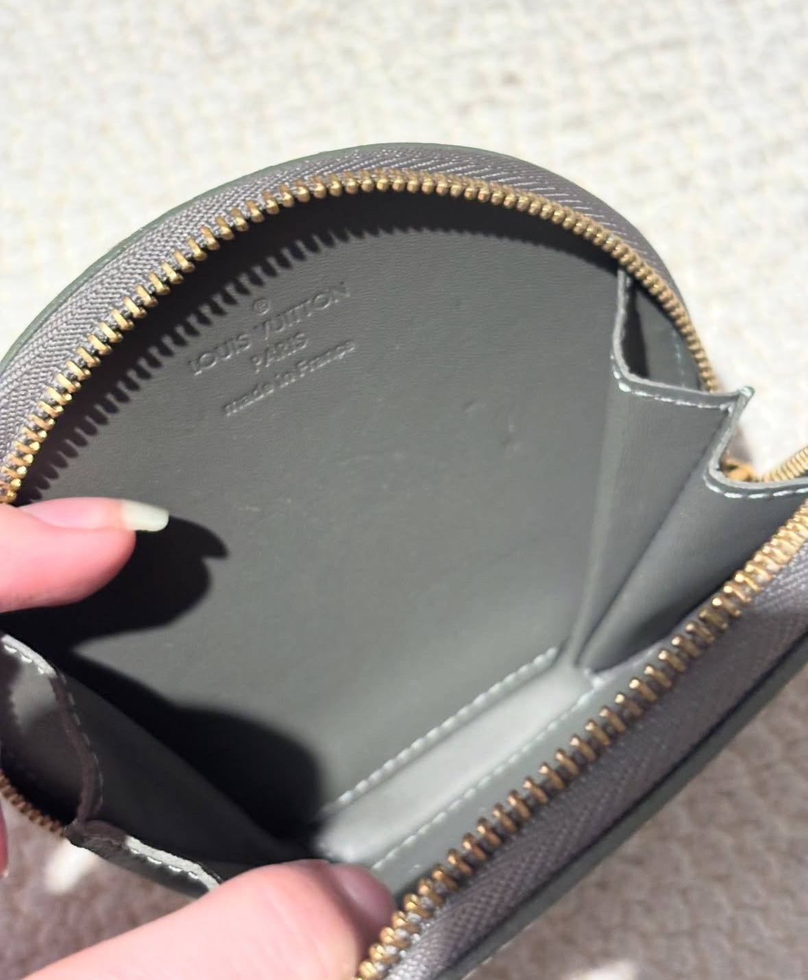 Louis Vuitton Vernis Pouch - Silver Patent leather & Gold Key Chain