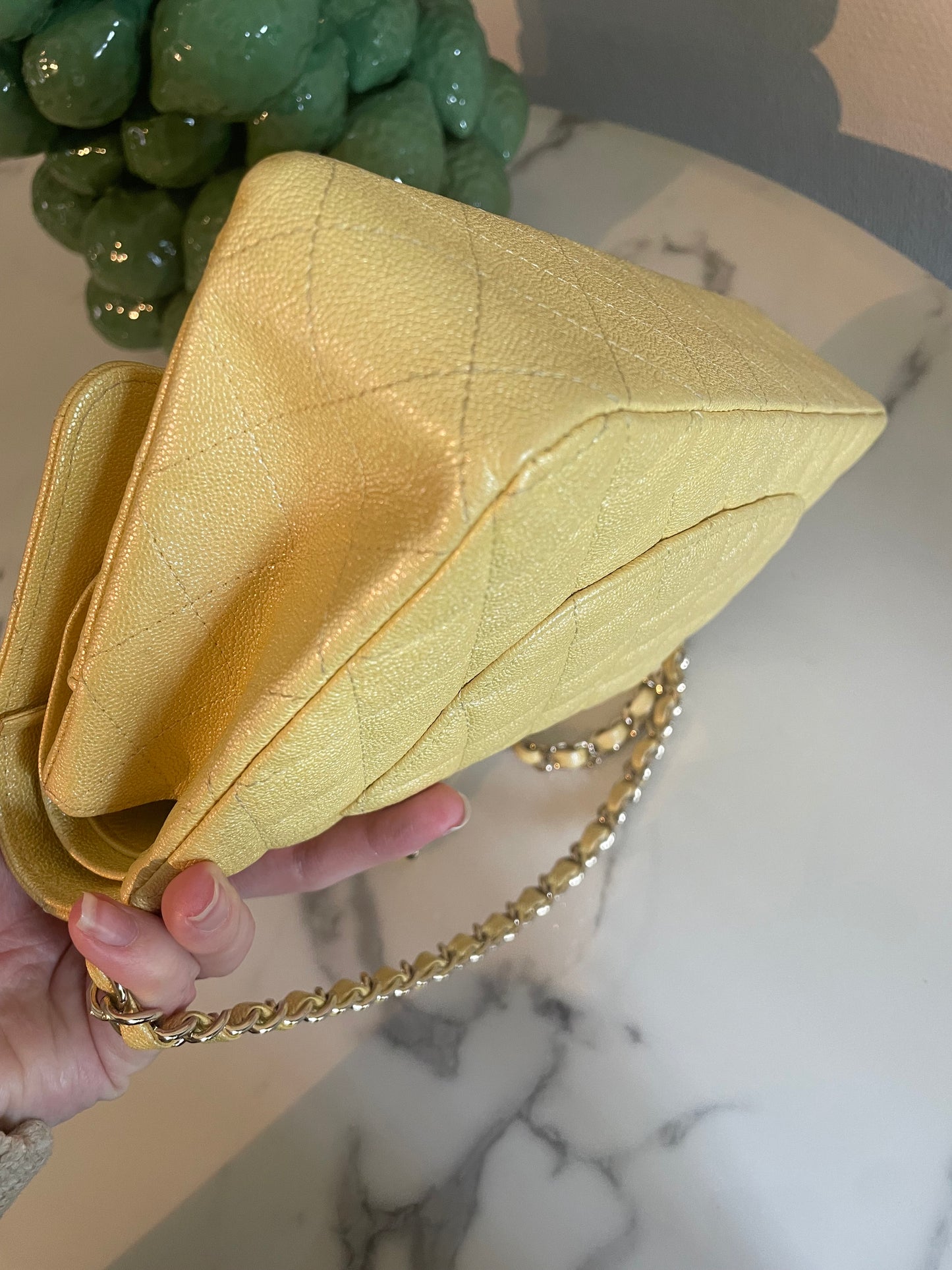 Chanel Classic Flap Bag - Medium - Limited Edition - Iridesent gul - Guld hardware